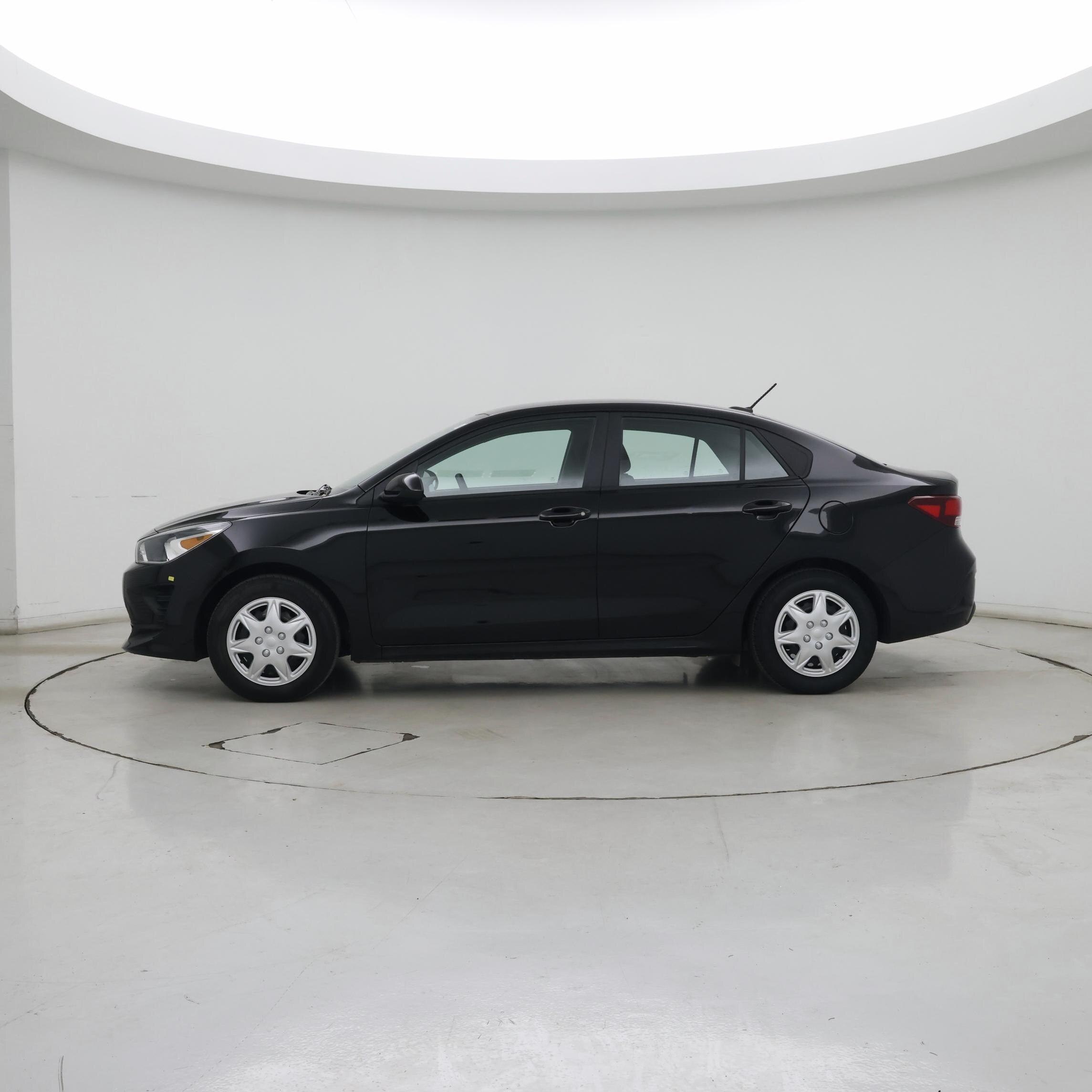 Thumbnail: 2022 Kia Rio - 3