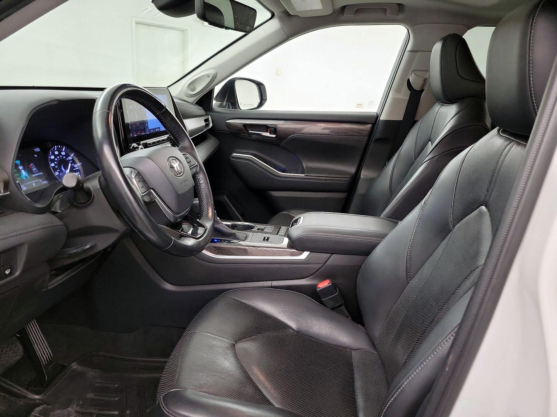 Thumbnail: 2020 Toyota Highlander - 11