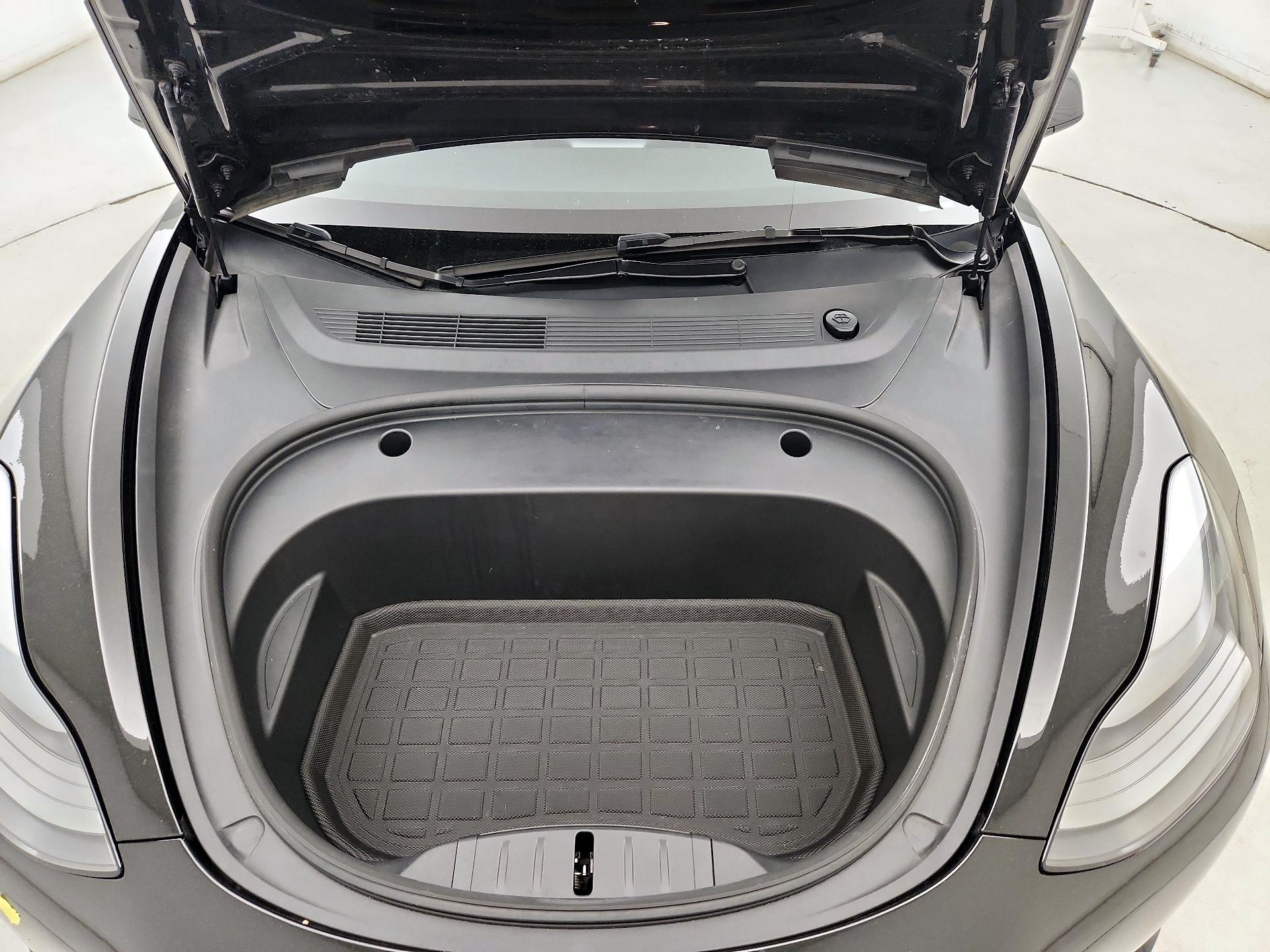 Thumbnail: 2023 Tesla Model 3 - 19