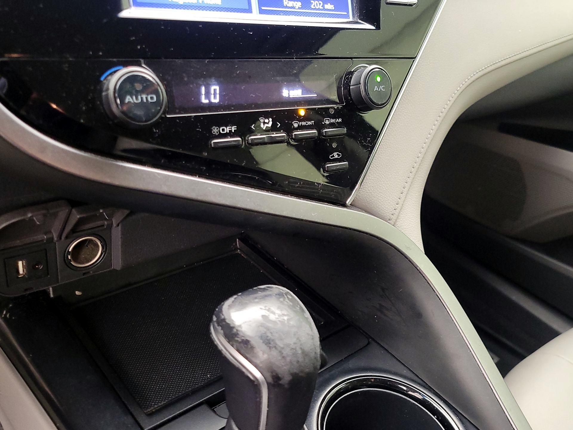 Thumbnail: 2018 Toyota Camry - 16