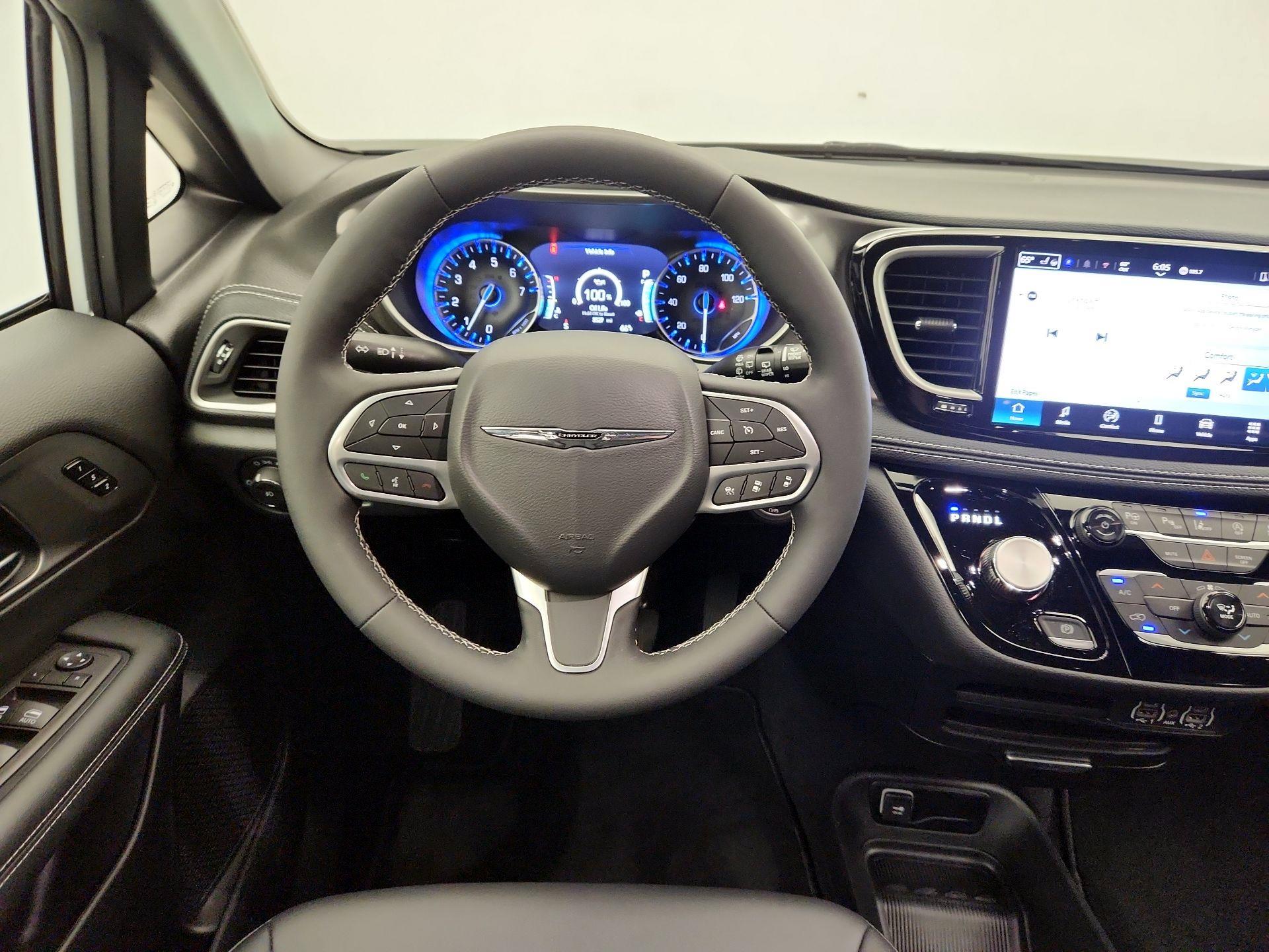 Thumbnail: 2025 Chrysler Pacifica - 10