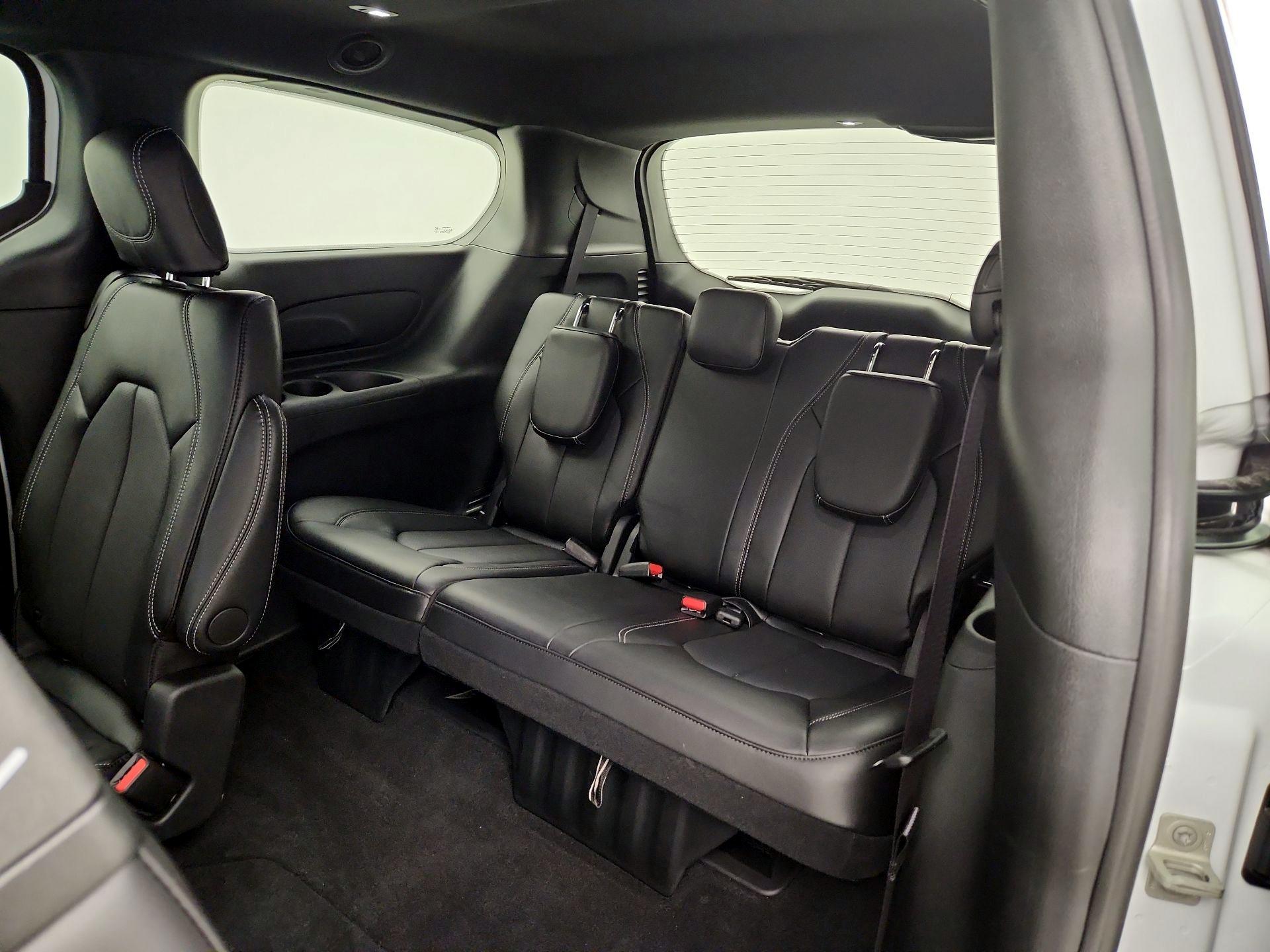 Thumbnail: 2025 Chrysler Pacifica - 19