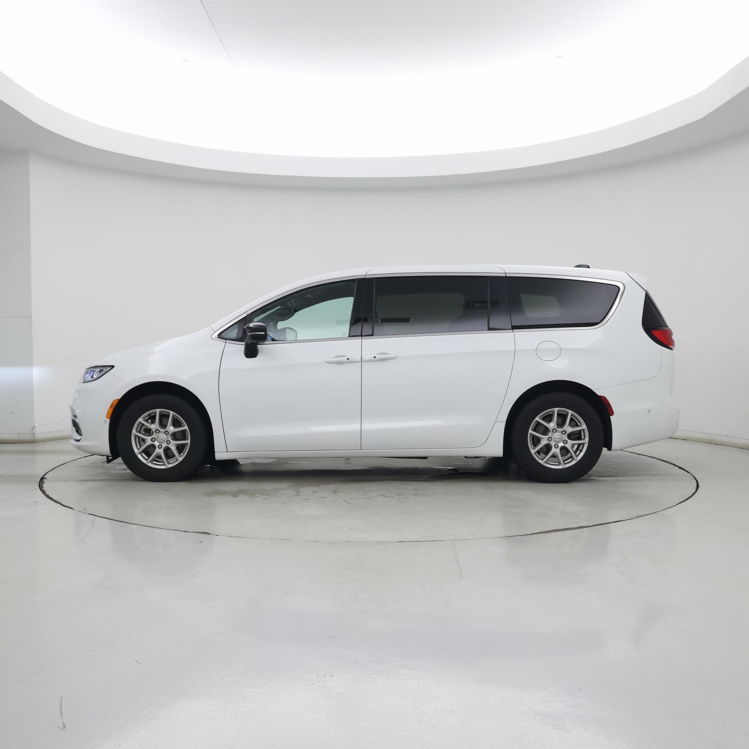 Thumbnail: 2025 Chrysler Pacifica - 3