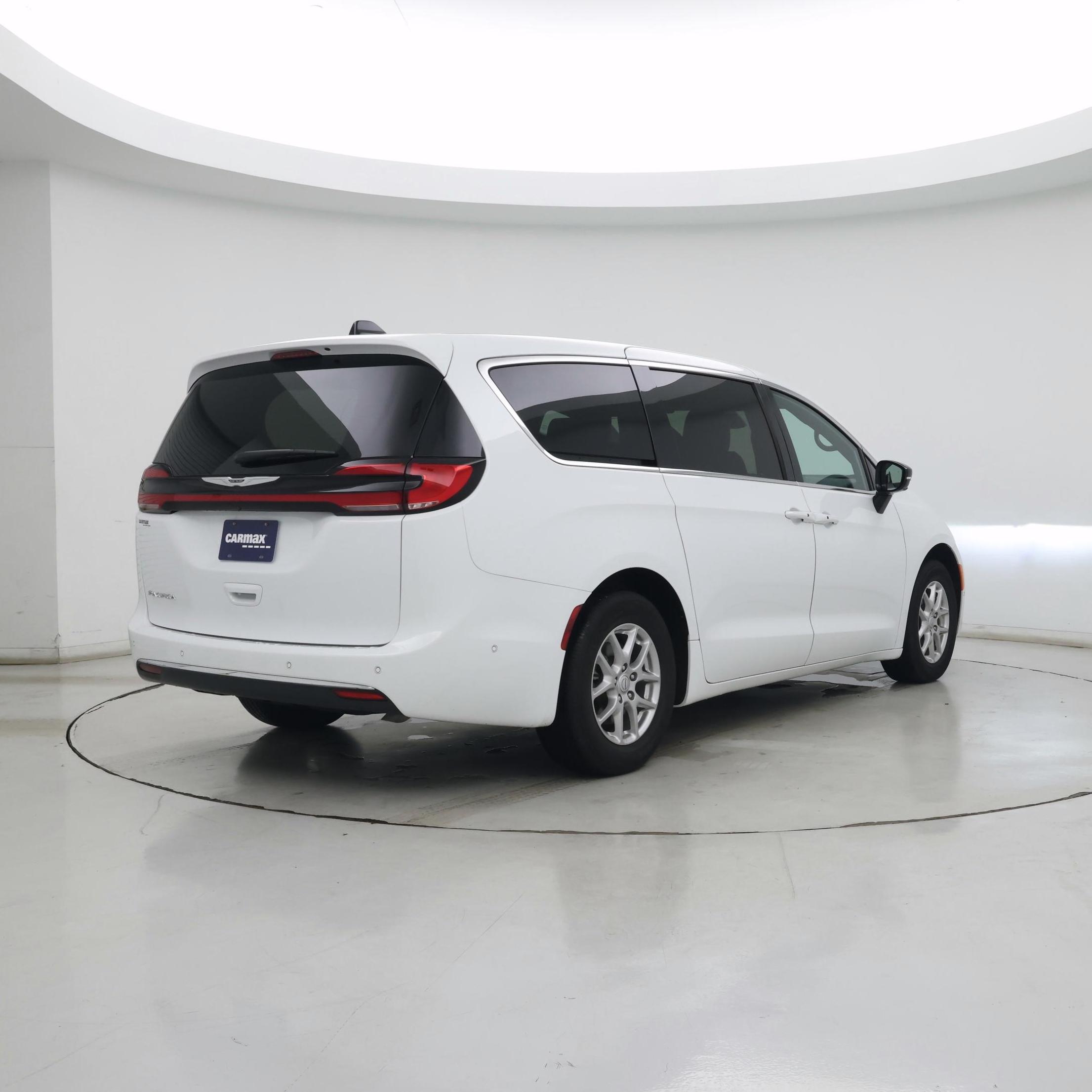 Thumbnail: 2025 Chrysler Pacifica - 8