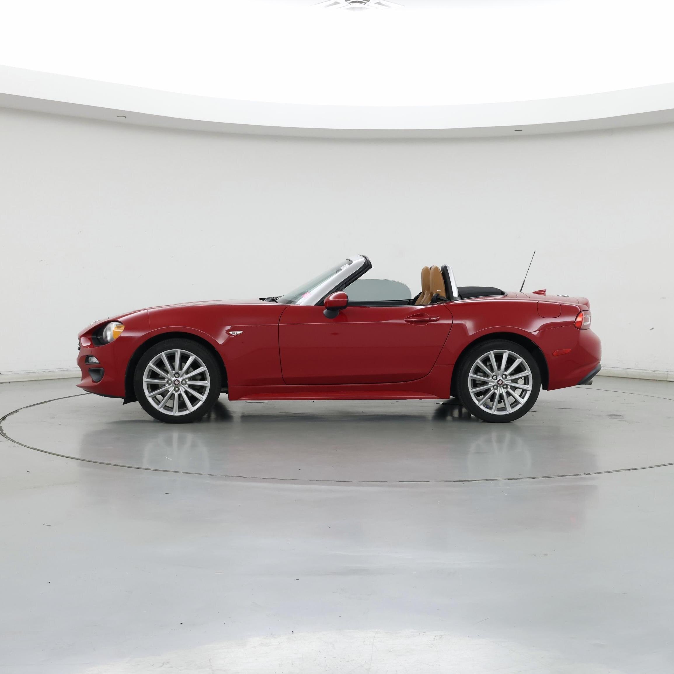Thumbnail: 2018 Fiat 124 Spider - 3