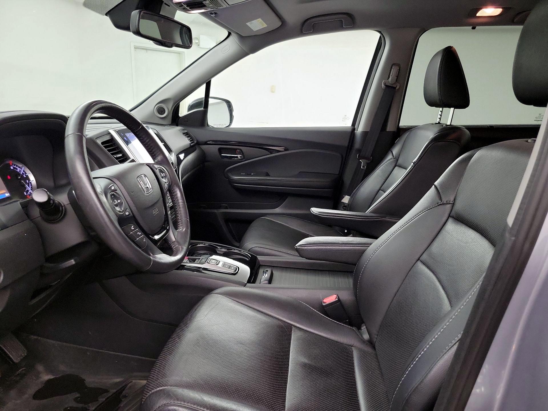 Thumbnail: 2017 Honda Pilot - 11