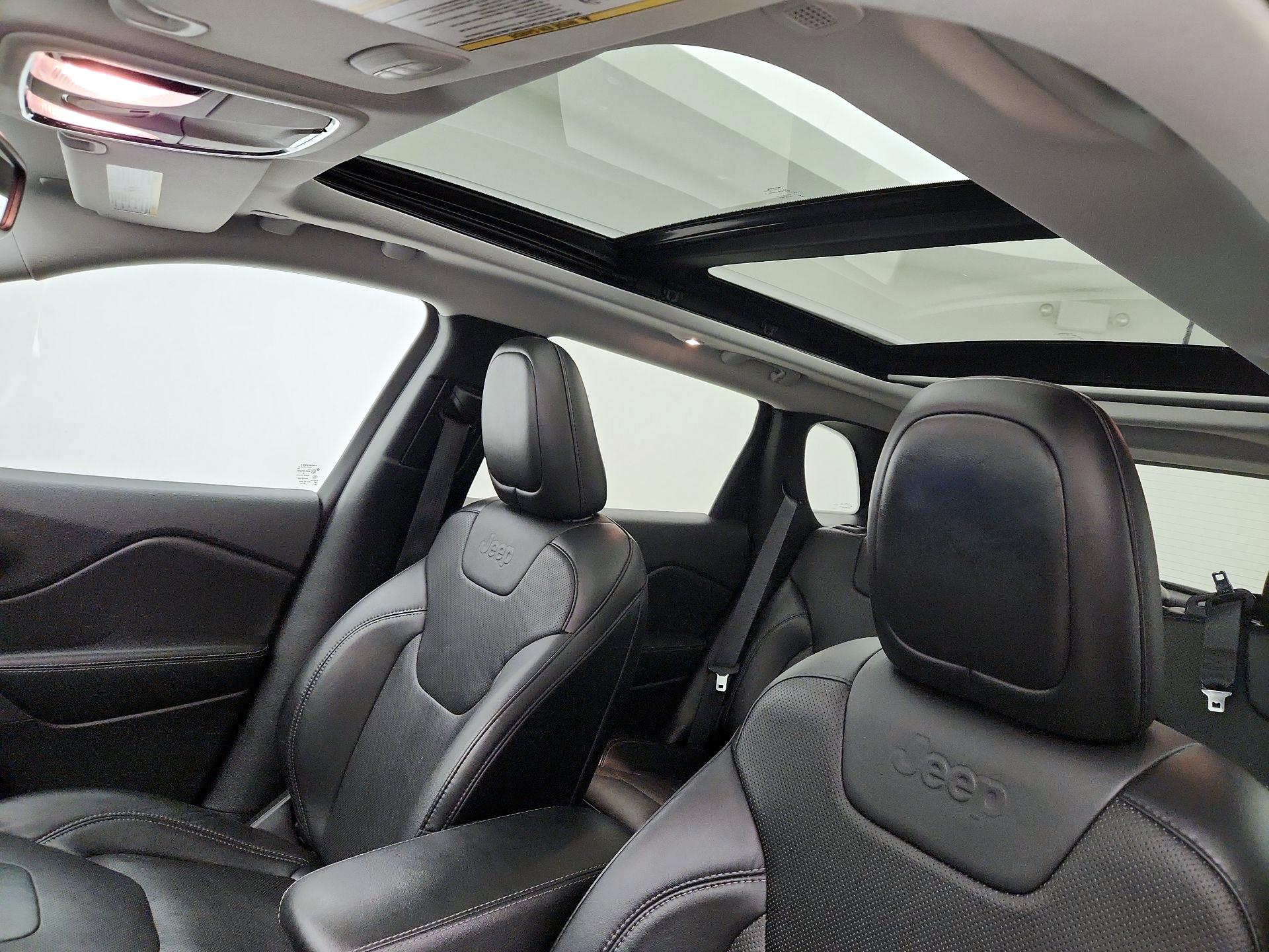 Thumbnail: 2021 Jeep Cherokee - 19