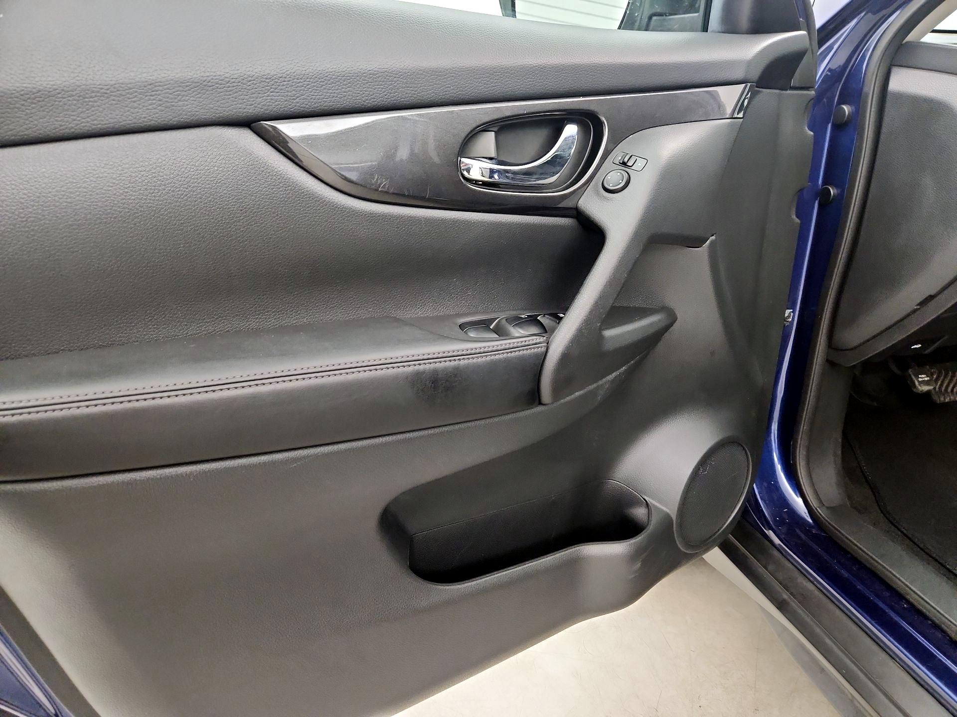 Thumbnail: 2018 Nissan Rogue - 12