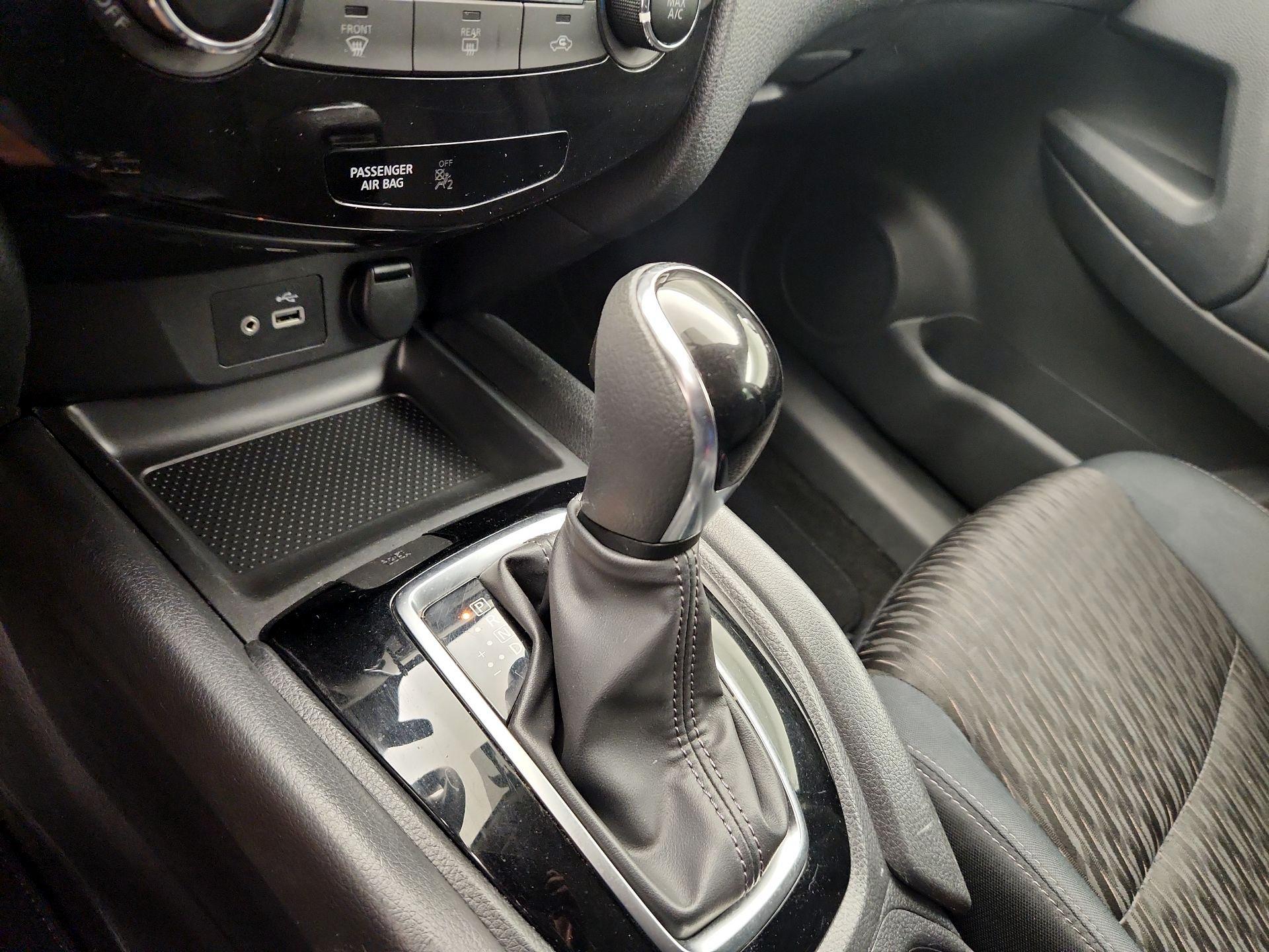 Thumbnail: 2018 Nissan Rogue - 16