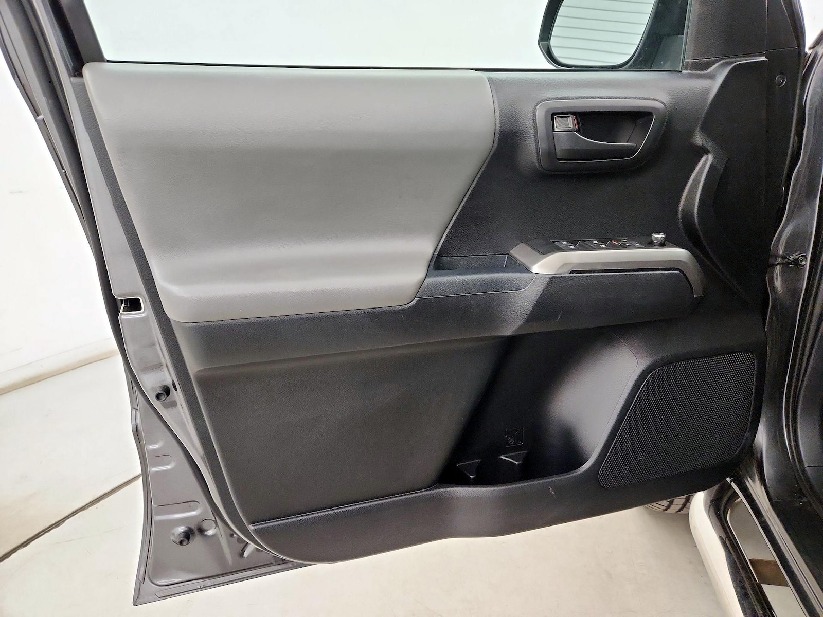 2017 Toyota Tacoma SR5 - Photo 13