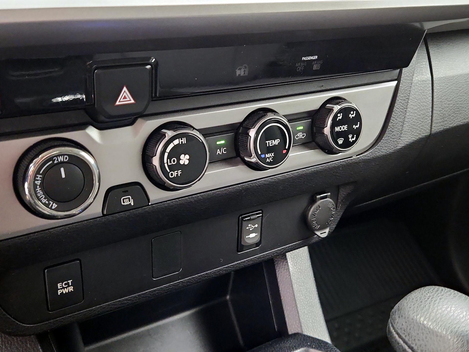 2017 Toyota Tacoma SR5 - Photo 17