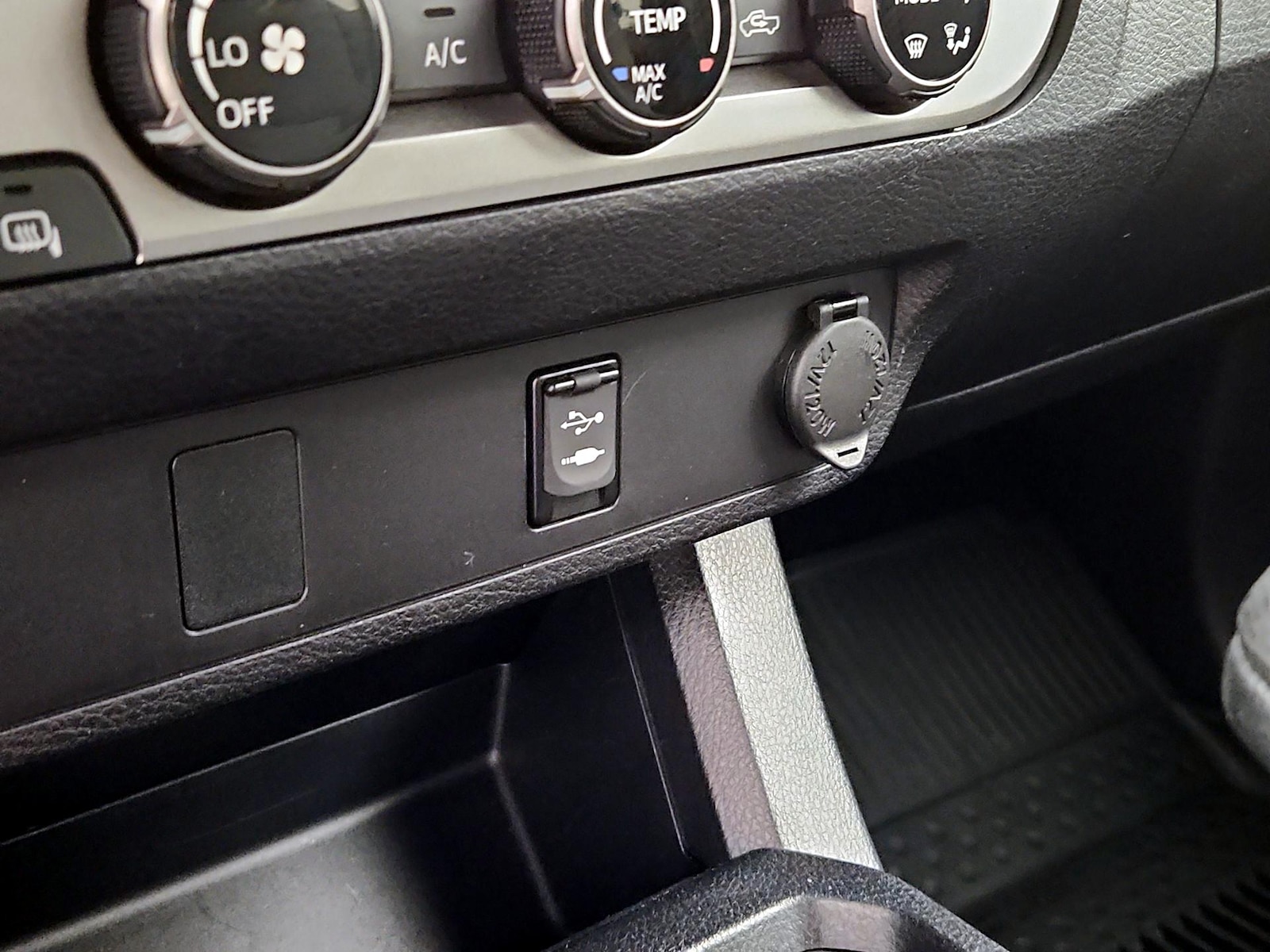 2017 Toyota Tacoma SR5 - Photo 19