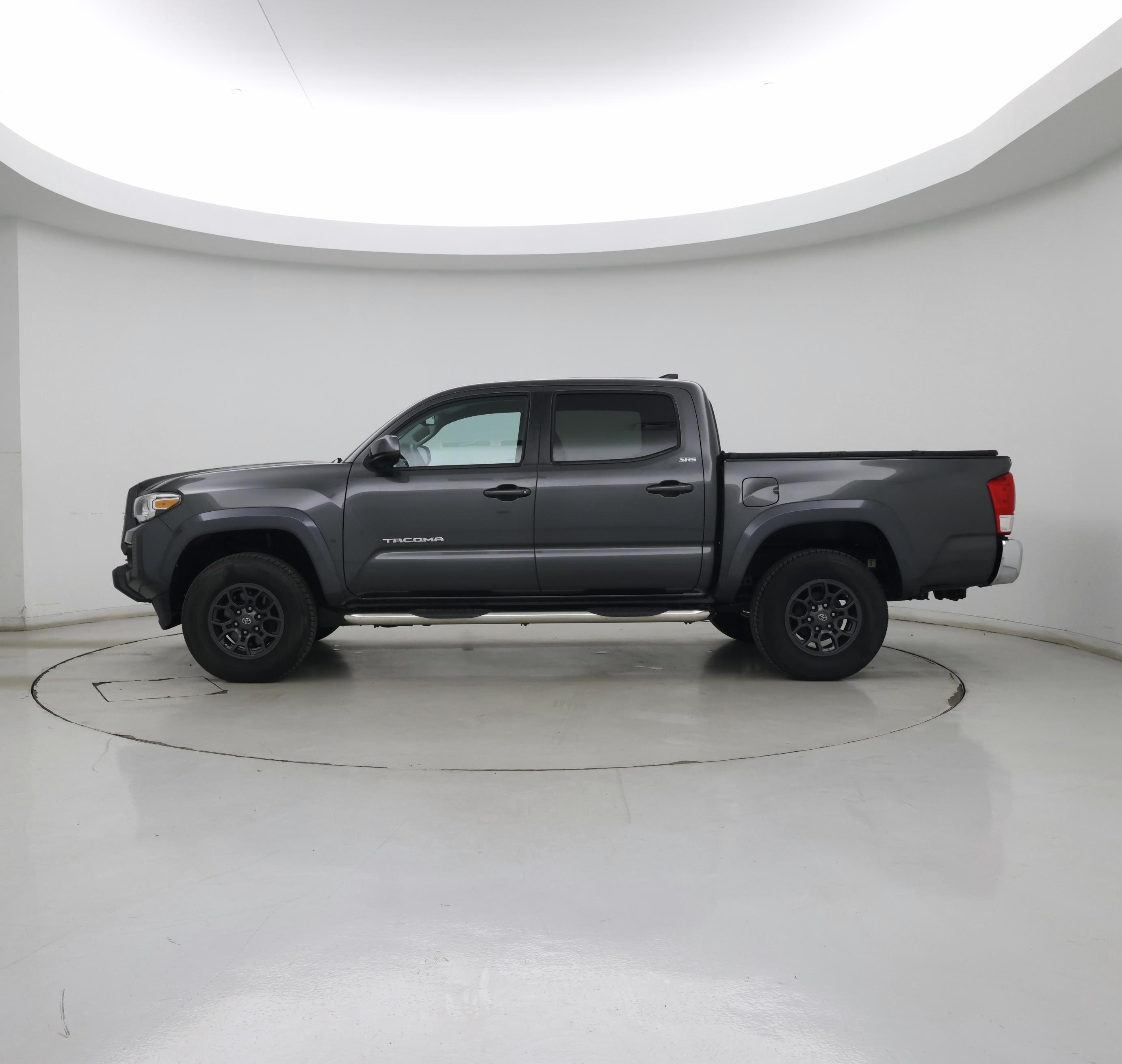 Thumbnail: 2017 Toyota Tacoma - 3