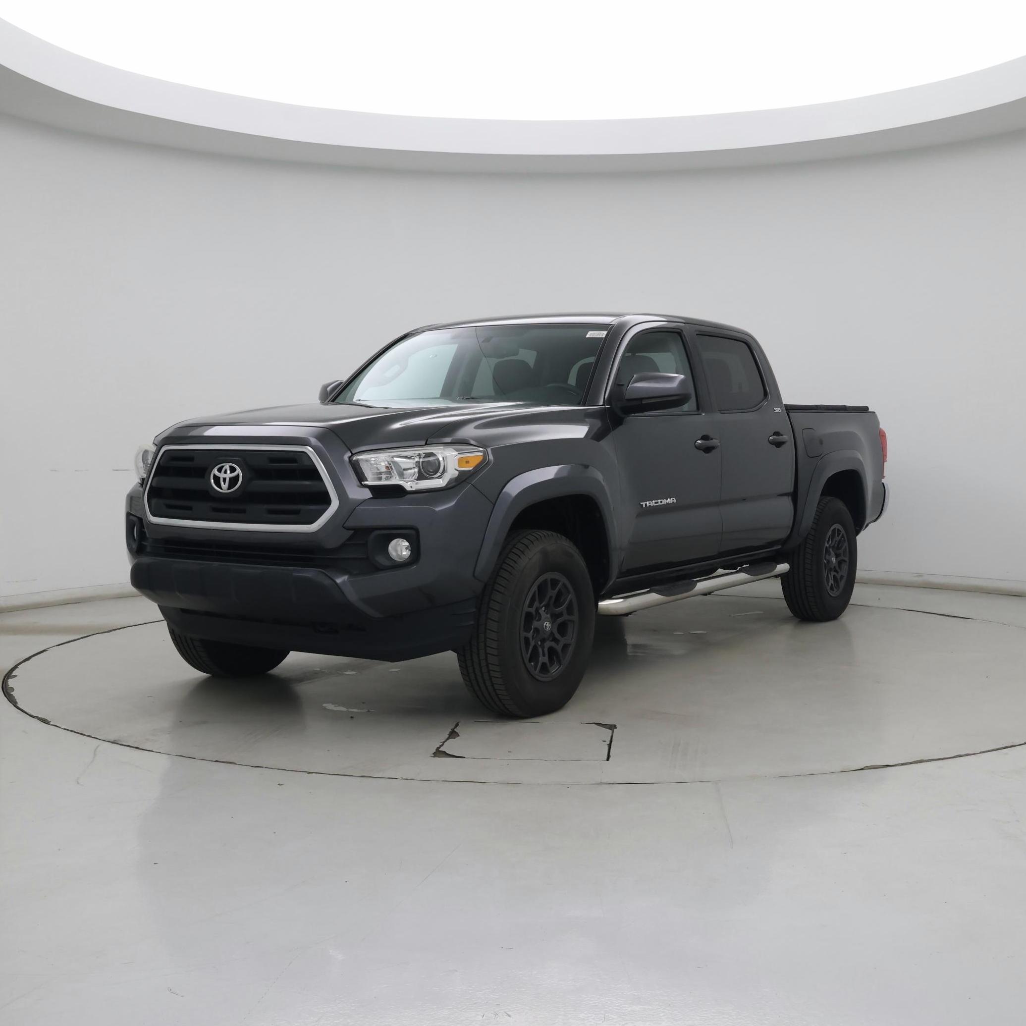 Thumbnail: 2017 Toyota Tacoma - 4