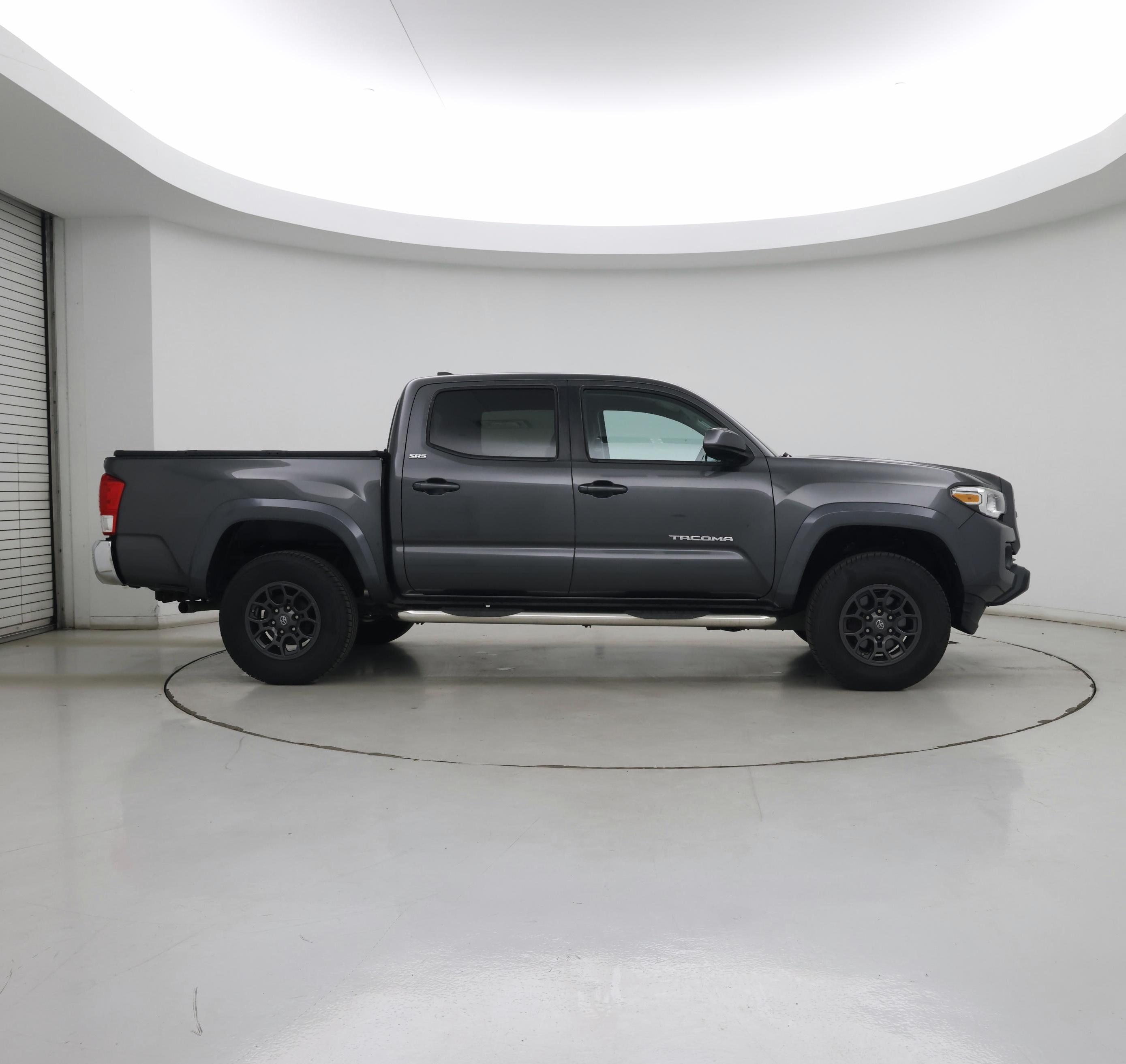 Thumbnail: 2017 Toyota Tacoma - 7