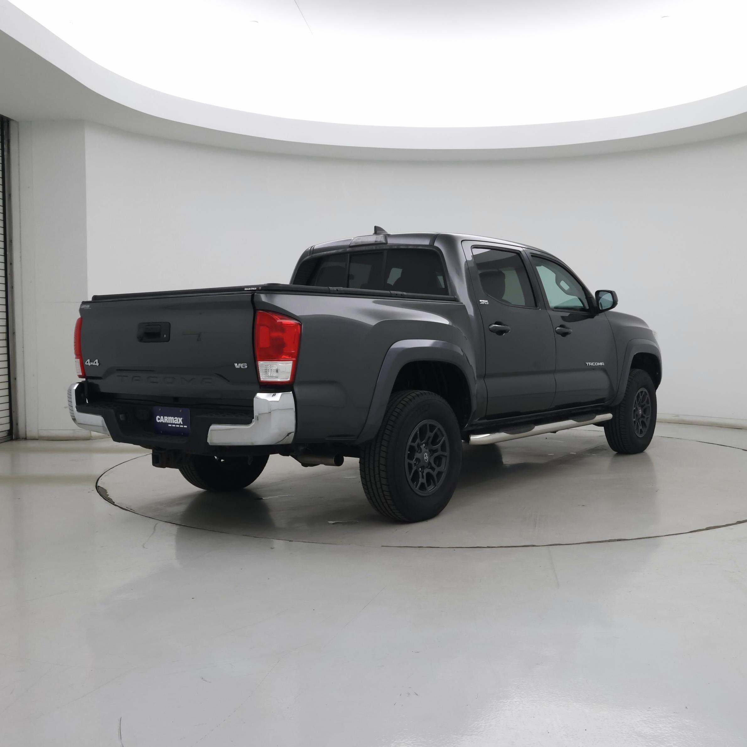 Thumbnail: 2017 Toyota Tacoma - 8