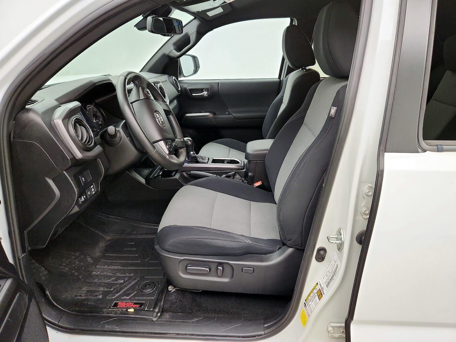 2021 Toyota Tacoma SR5 - Photo 12
