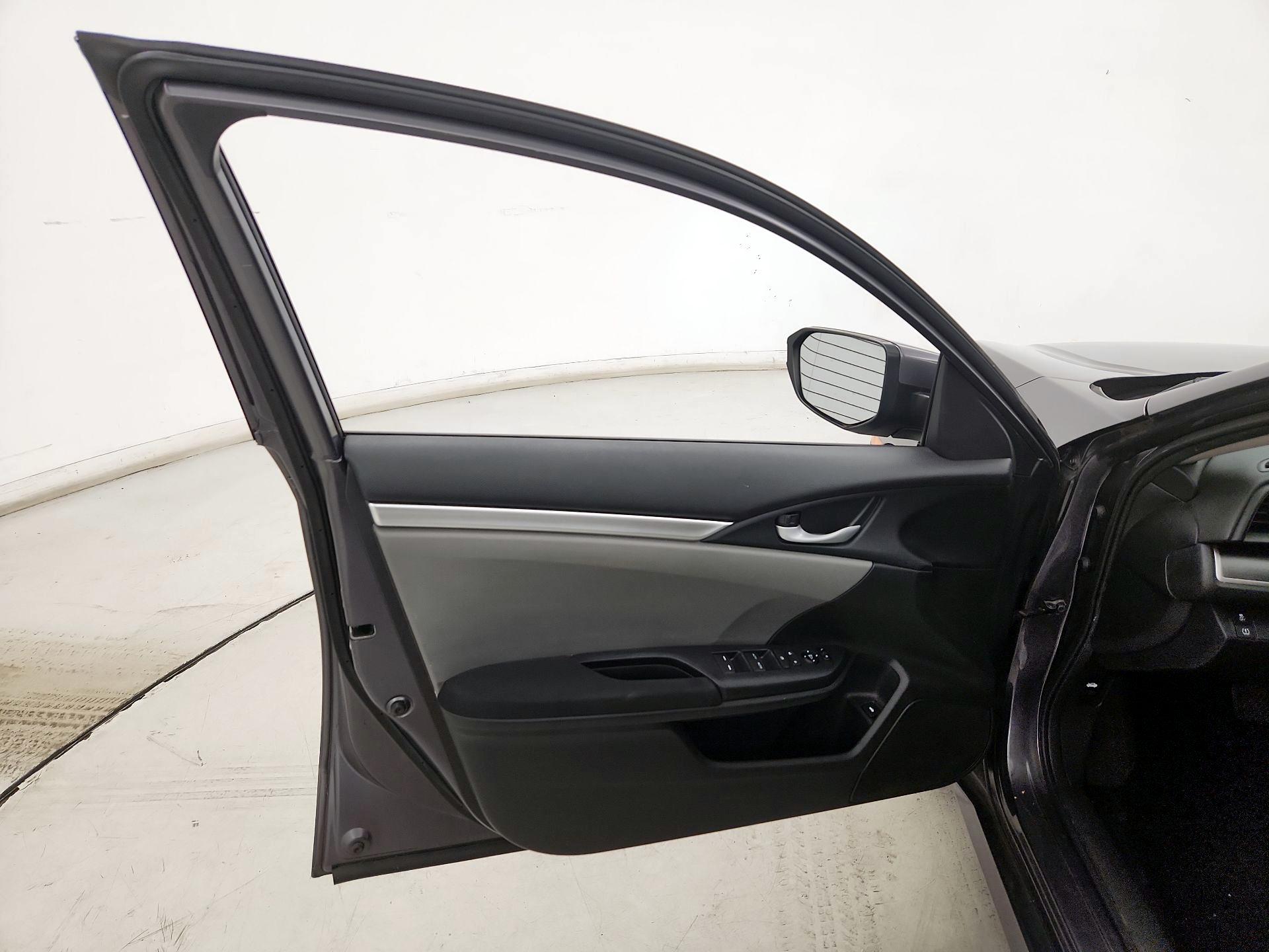 Thumbnail: 2016 Honda Civic - 12