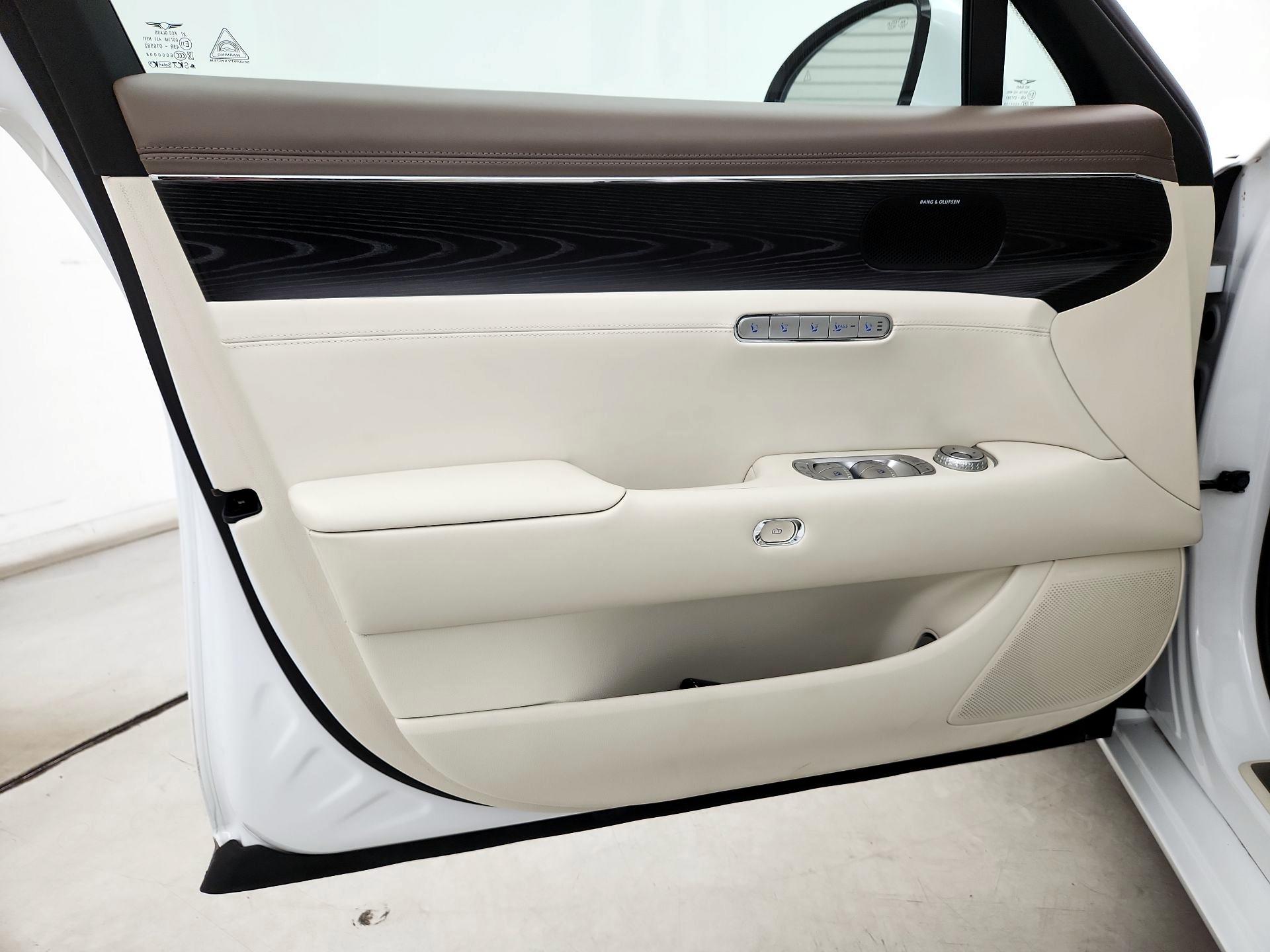 Thumbnail: 2023 Genesis G90 - 12