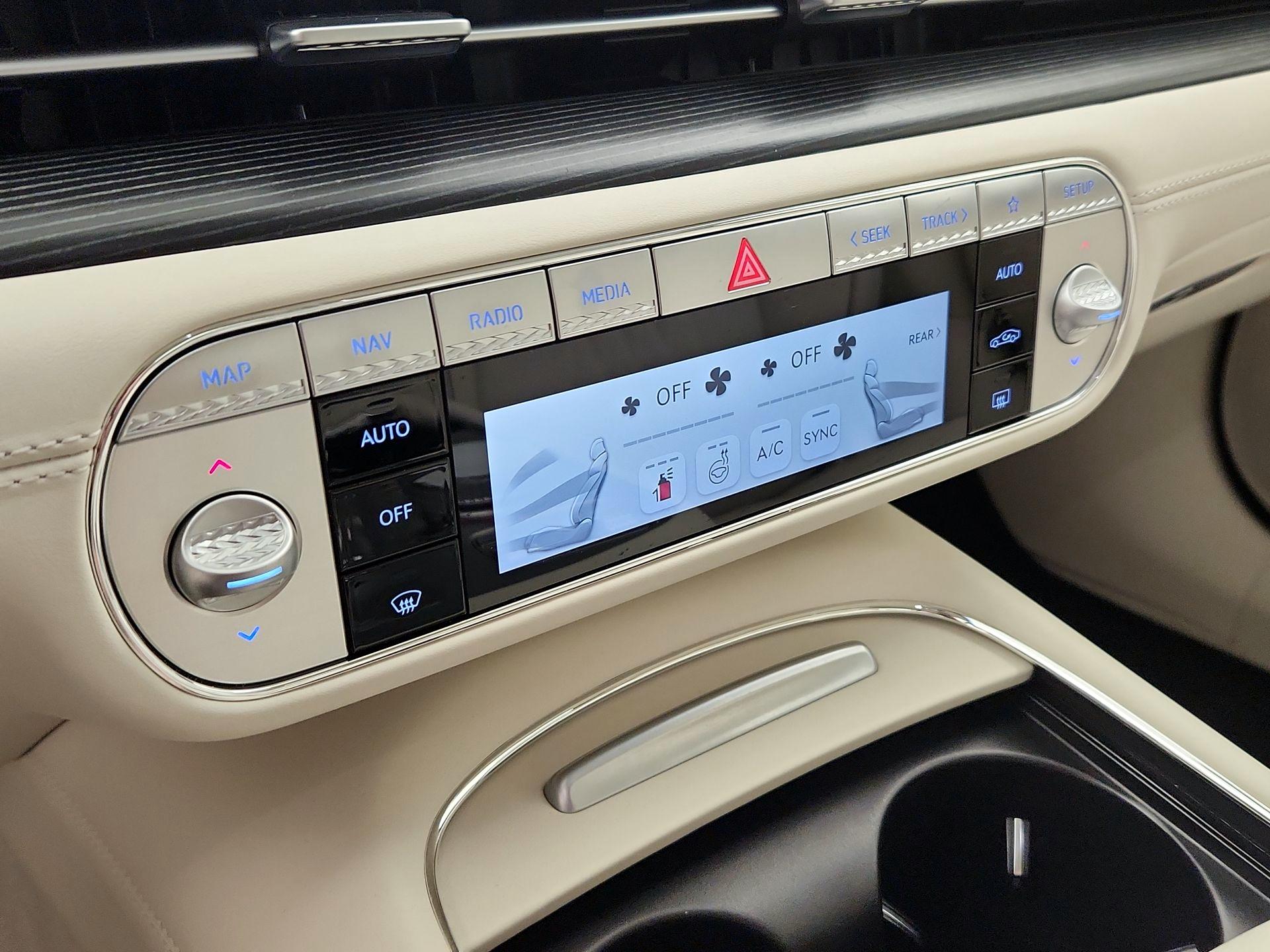 Thumbnail: 2023 Genesis G90 - 17