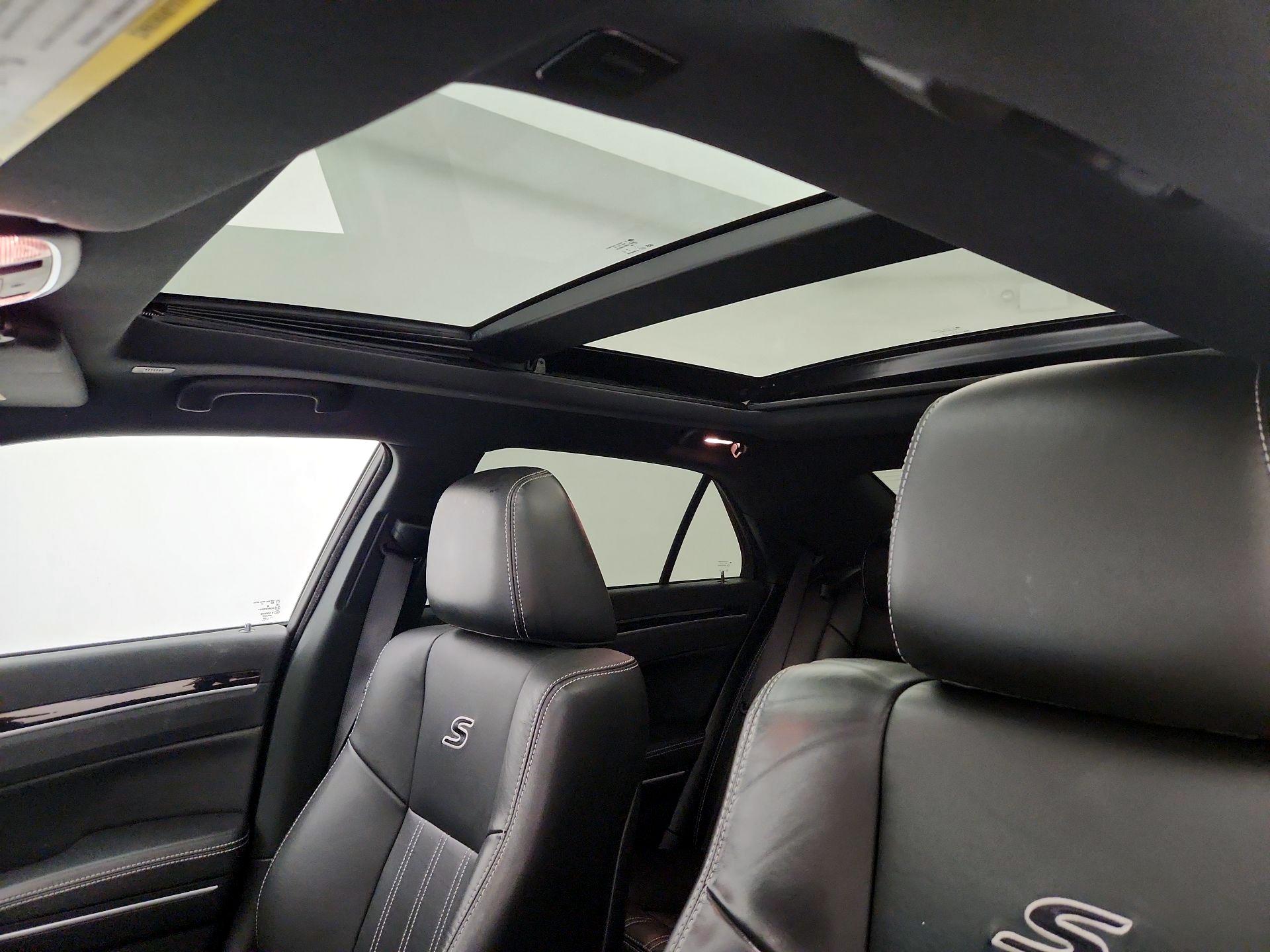 Thumbnail: 2022 Chrysler 300 - 19