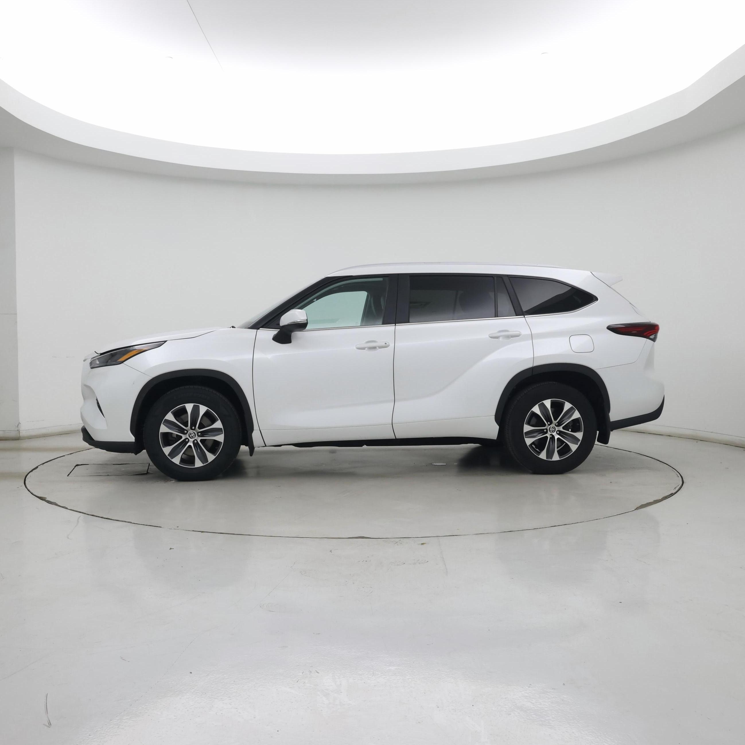 Thumbnail: 2024 Toyota Highlander - 3