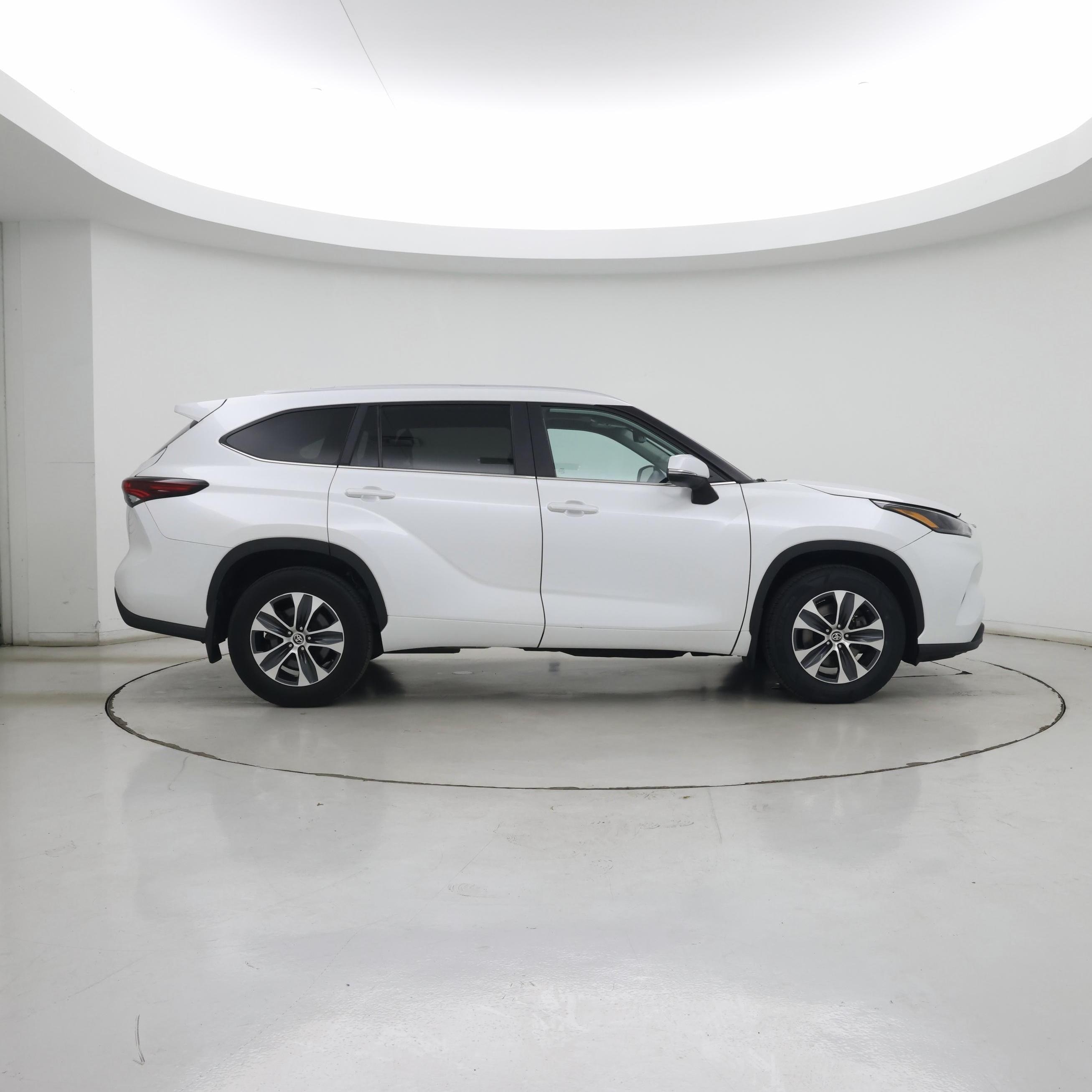 Thumbnail: 2024 Toyota Highlander - 7