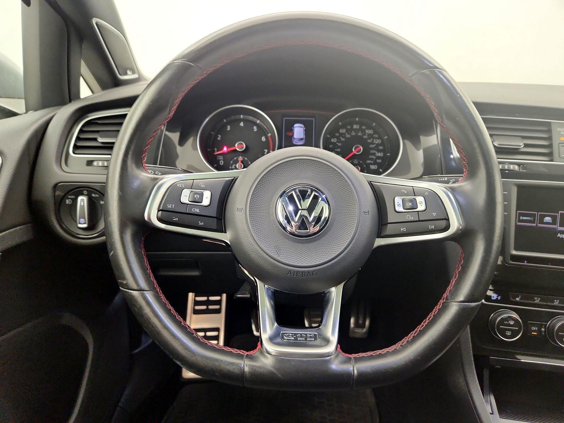 Thumbnail: 2017 Volkswagen Golf - 10
