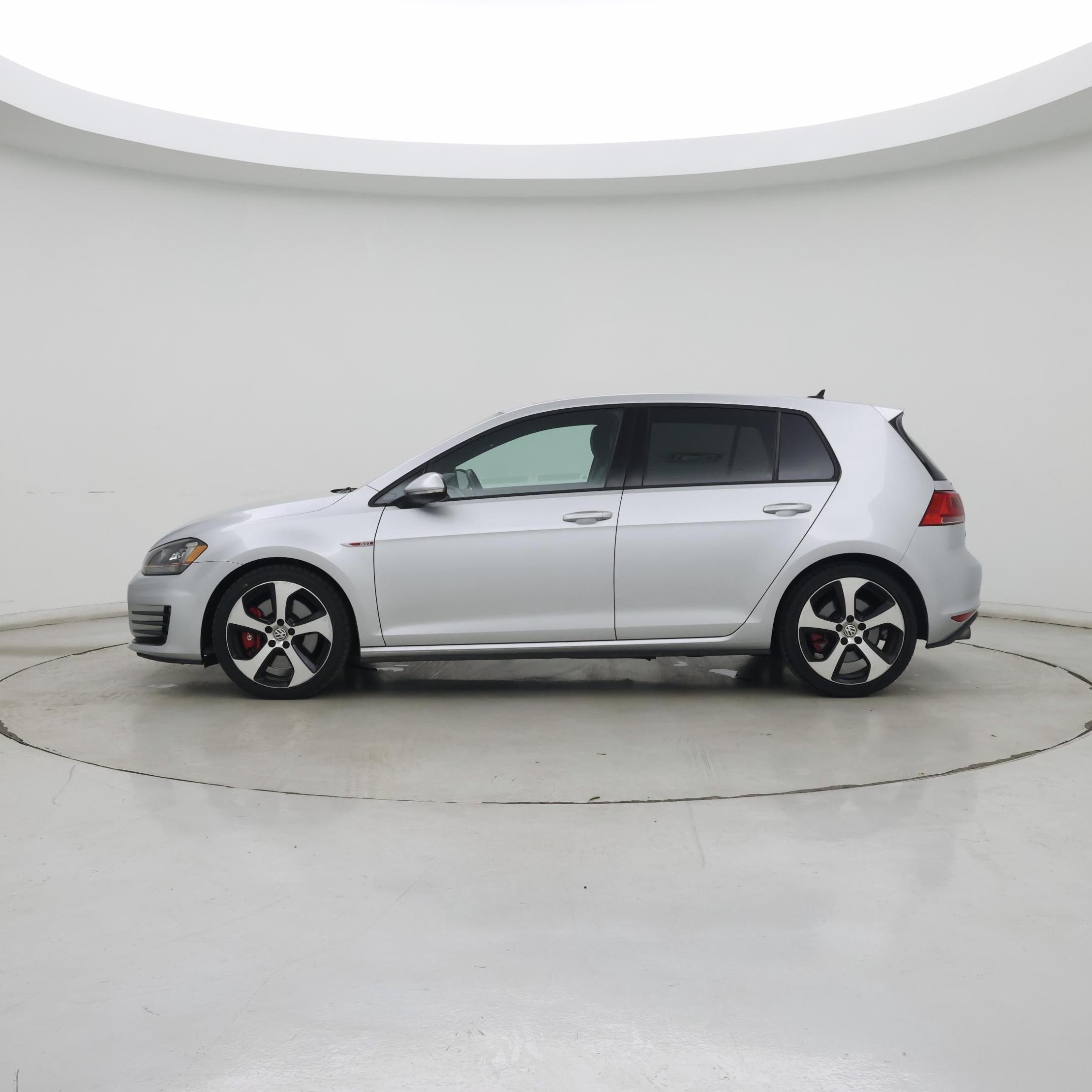 Thumbnail: 2017 Volkswagen Golf - 3