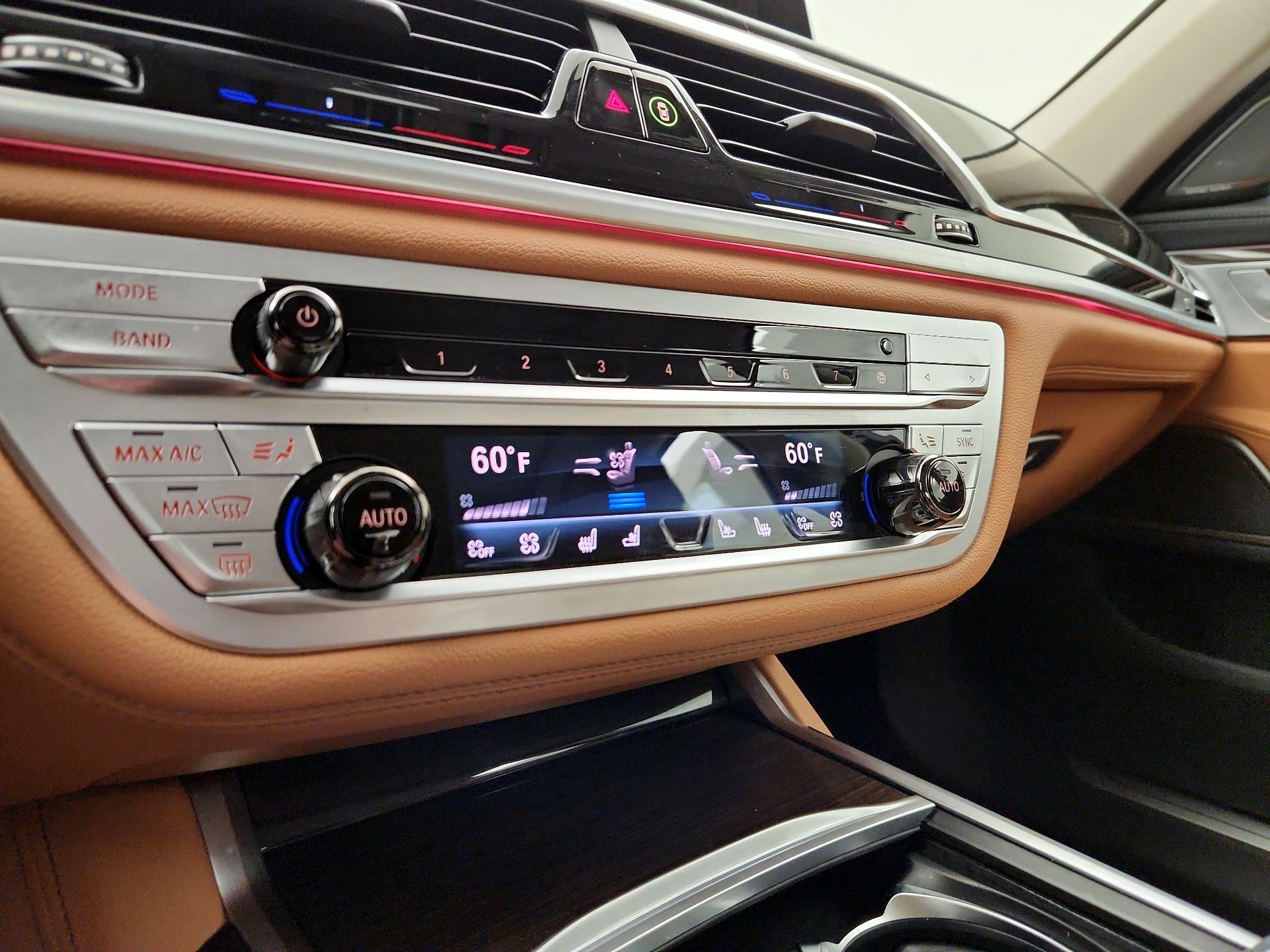 Thumbnail: 2021 BMW 7 Series - 17