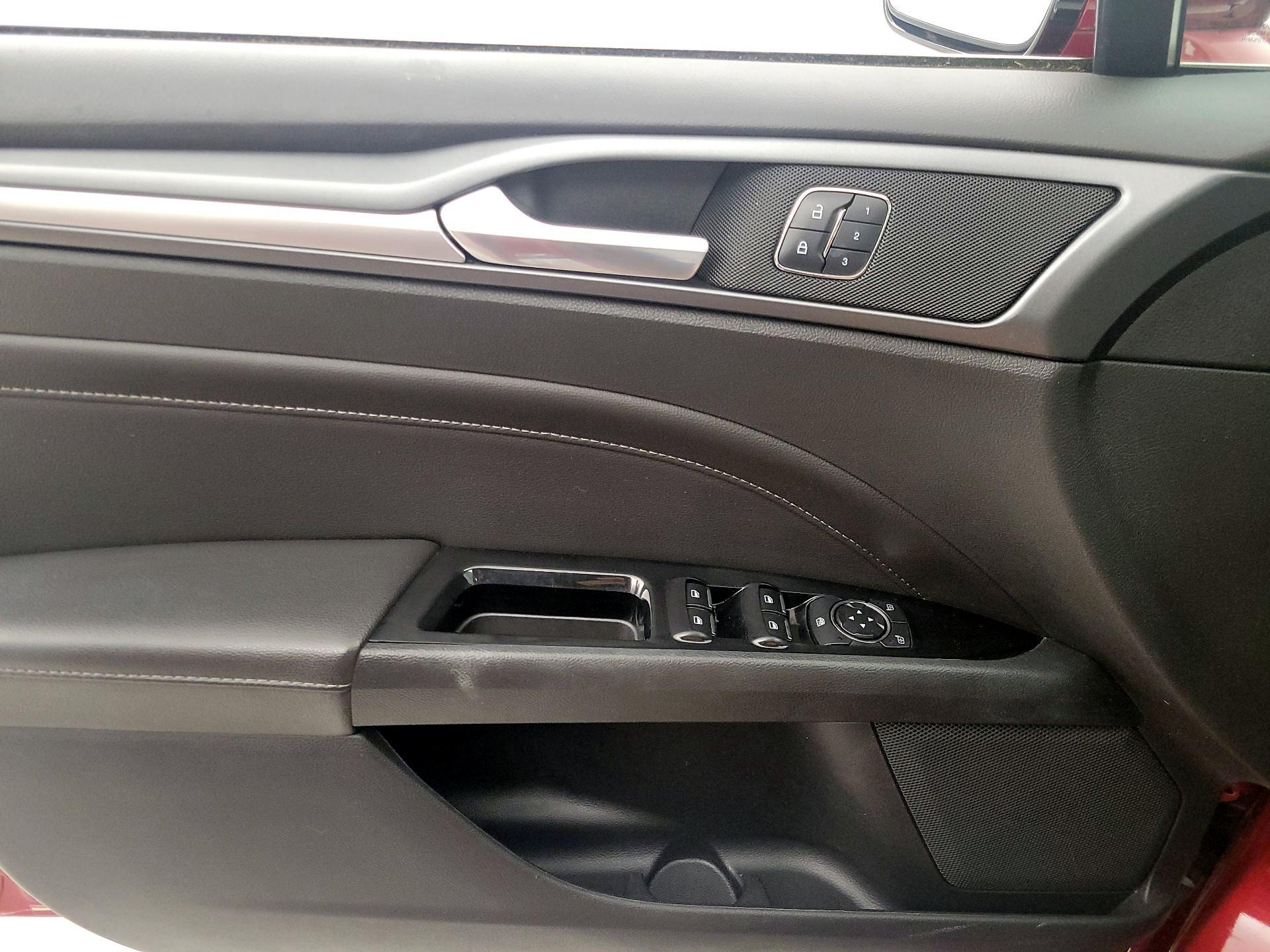 Thumbnail: 2016 Ford Fusion - 12