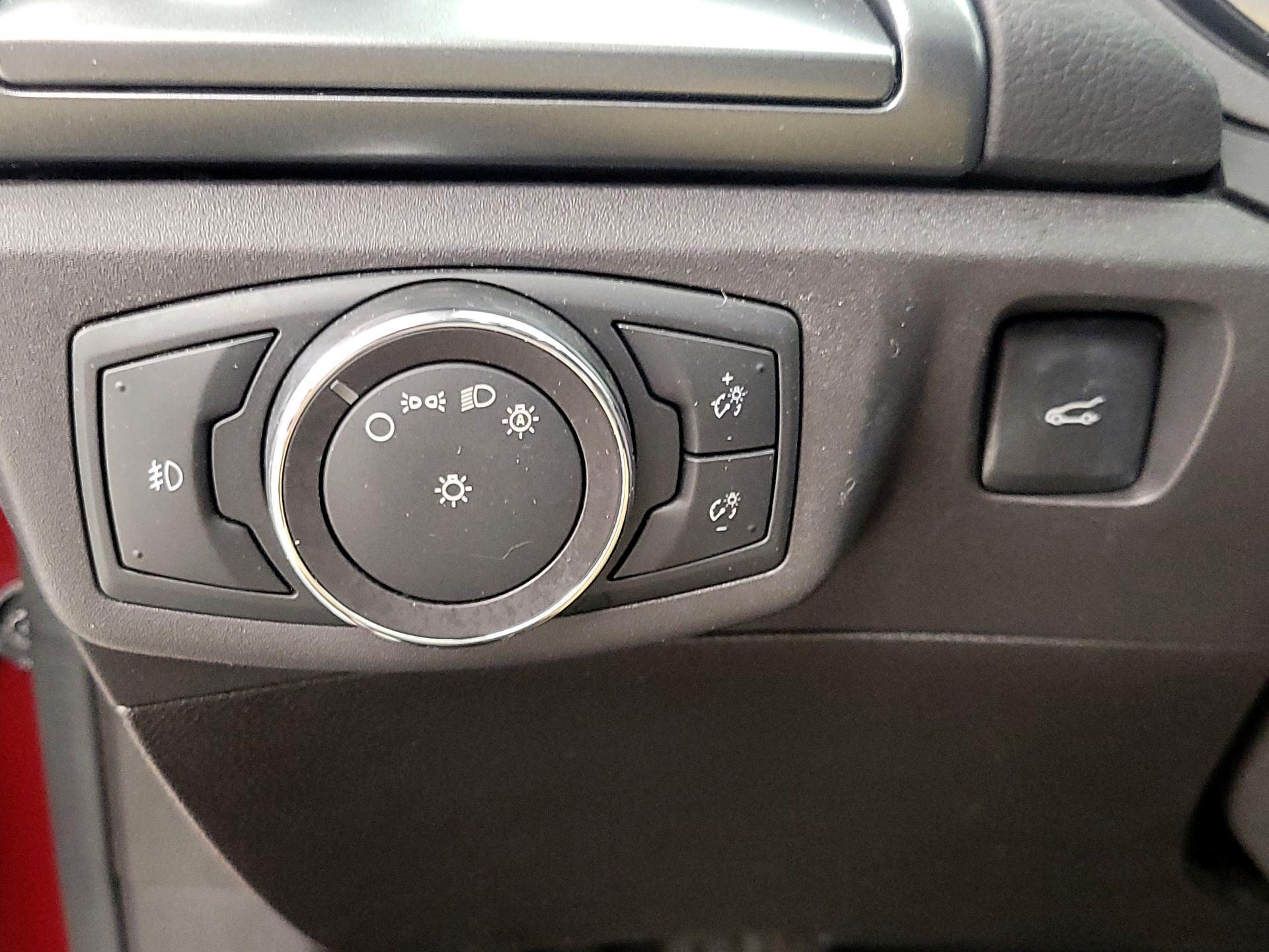 Thumbnail: 2016 Ford Fusion - 13
