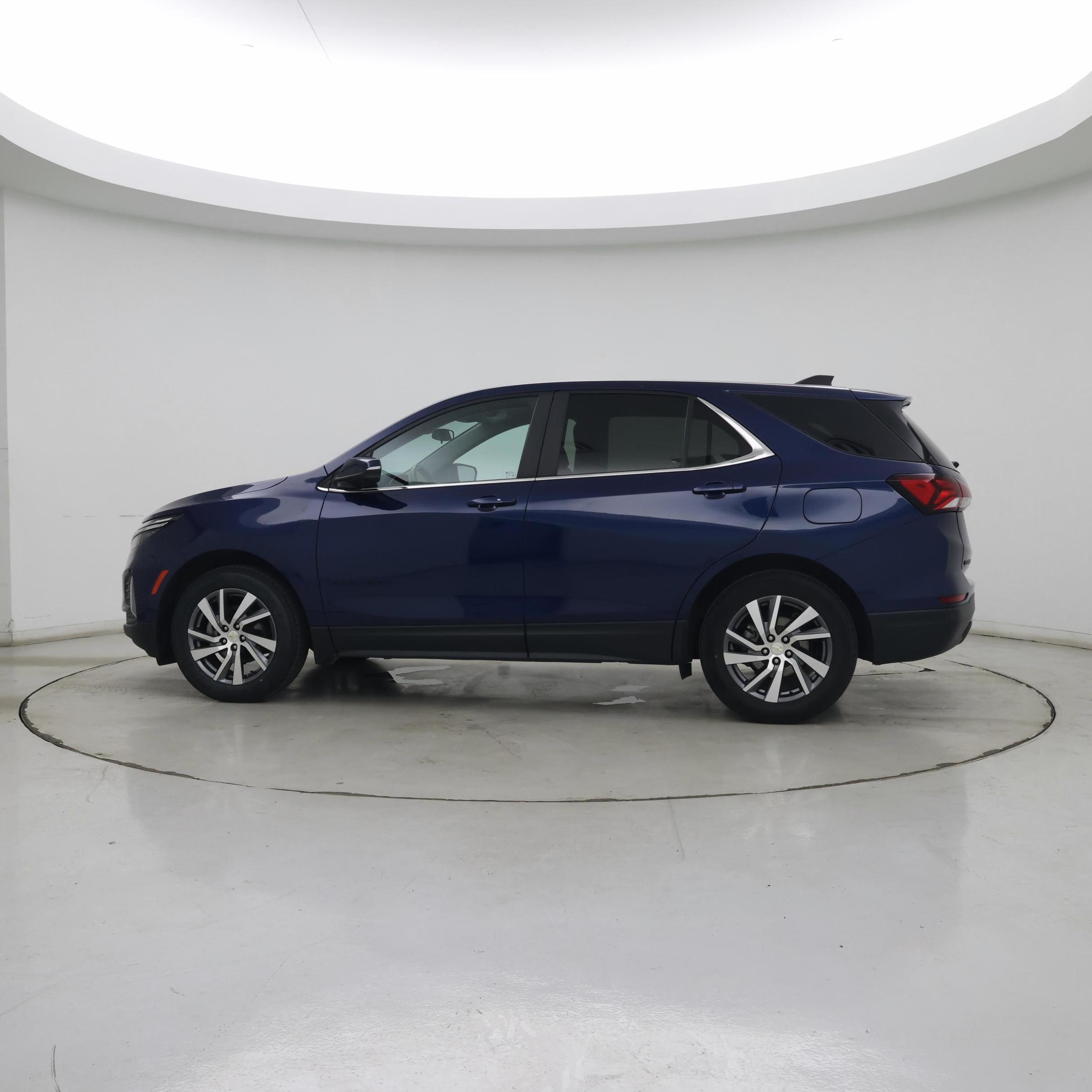 Thumbnail: 2022 Chevrolet Equinox - 3