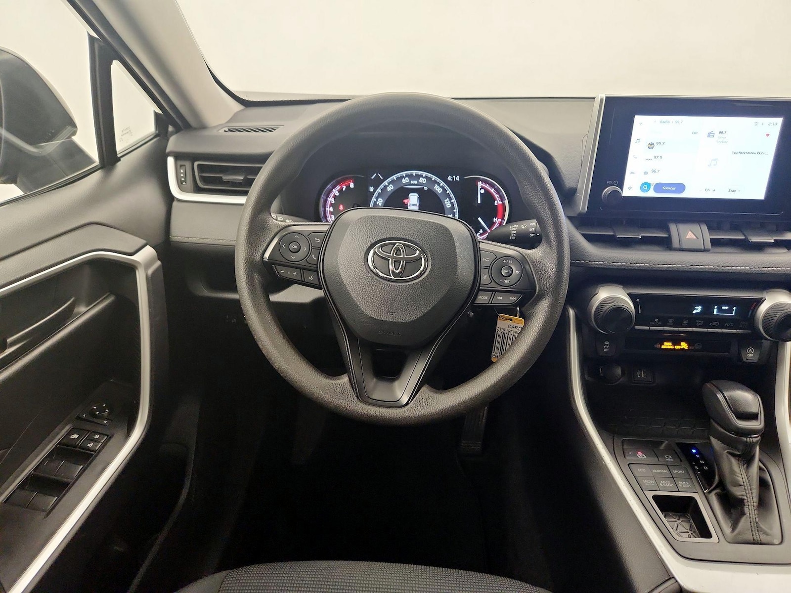 2024 Toyota RAV4 LE - Photo 11