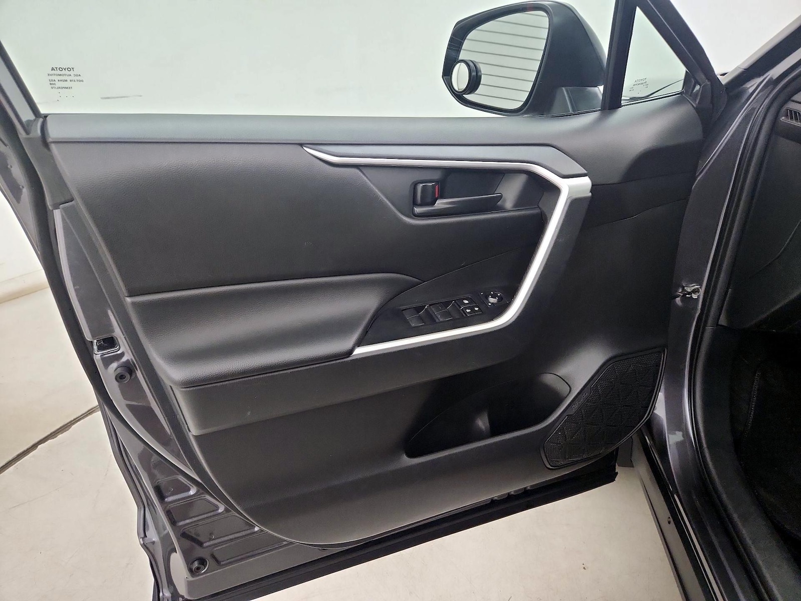 2024 Toyota RAV4 LE - Photo 13