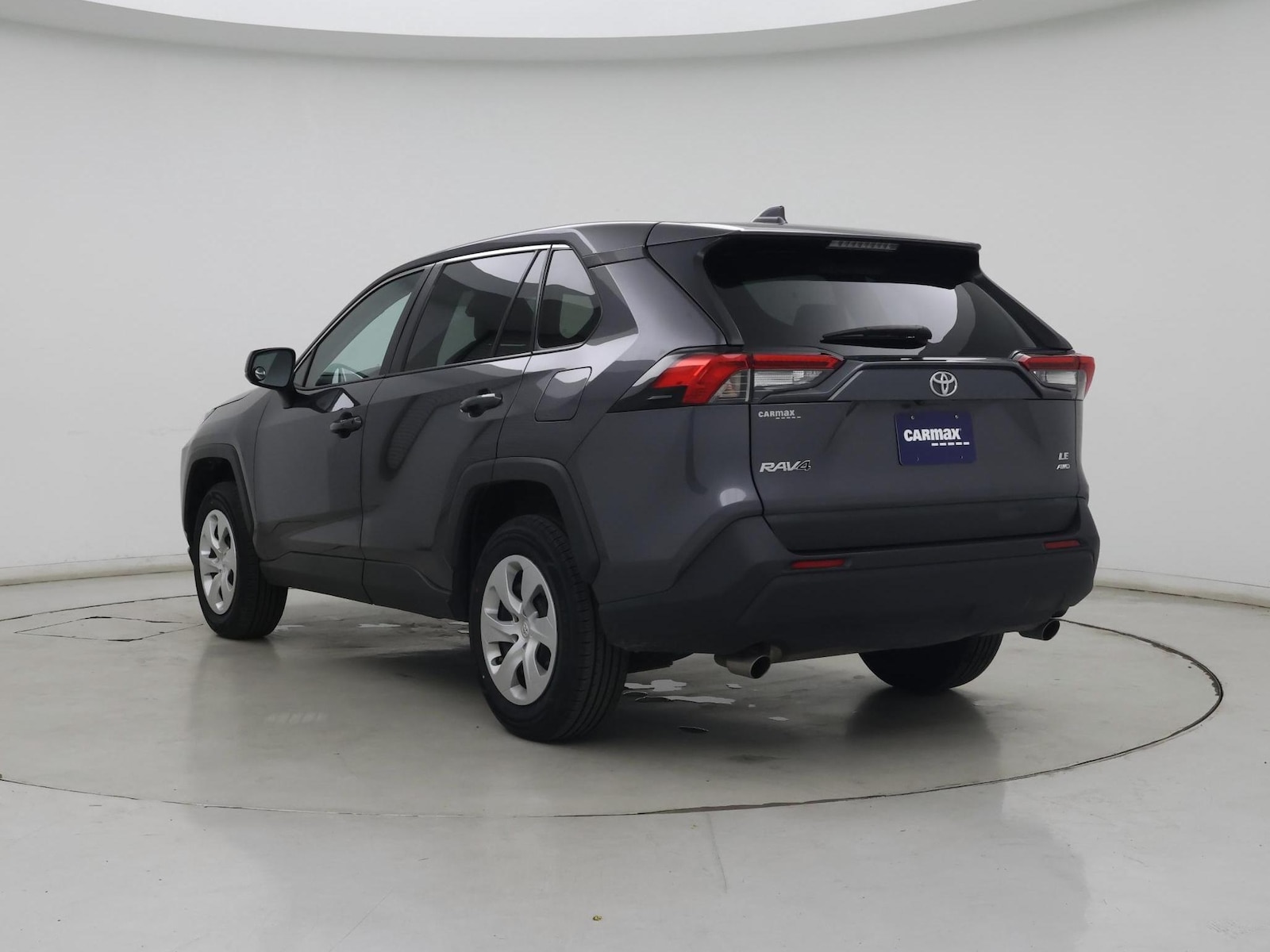 2024 Toyota RAV4 LE - Photo 3