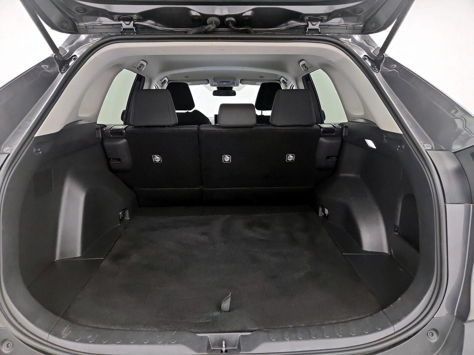 2024 Toyota RAV4 LE - Photo 20