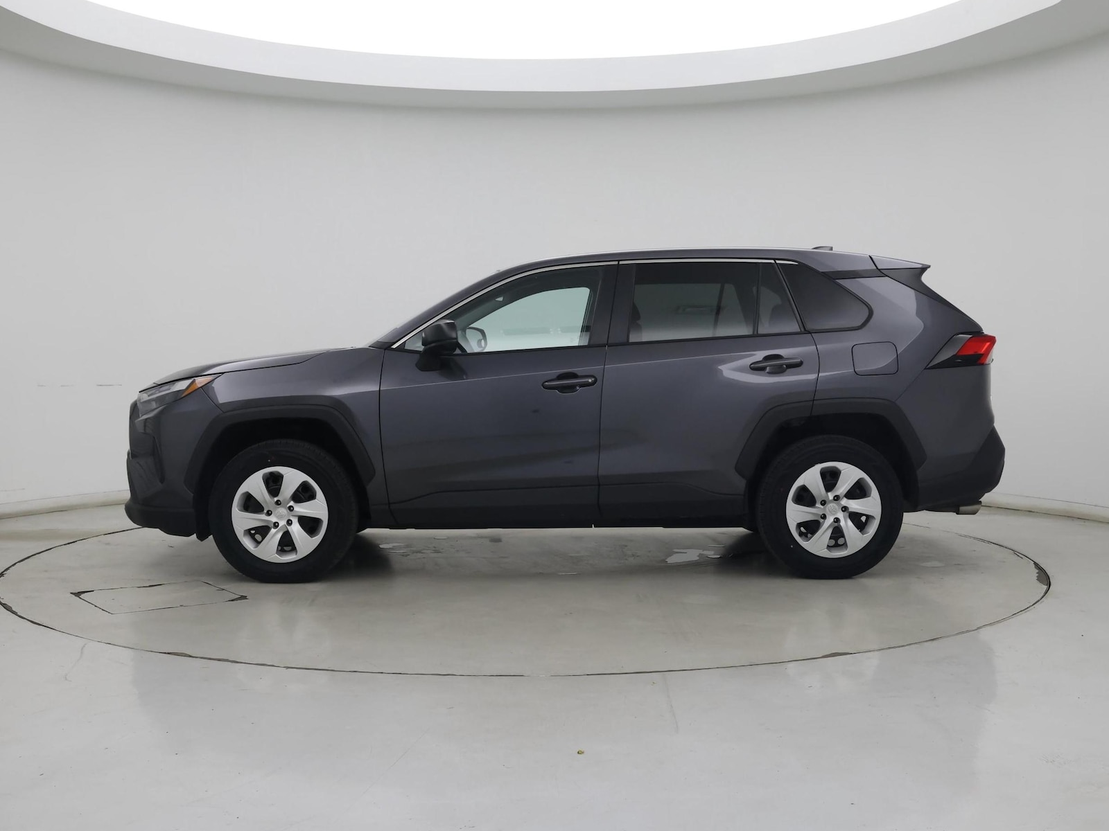 2024 Toyota RAV4 LE - Photo 4