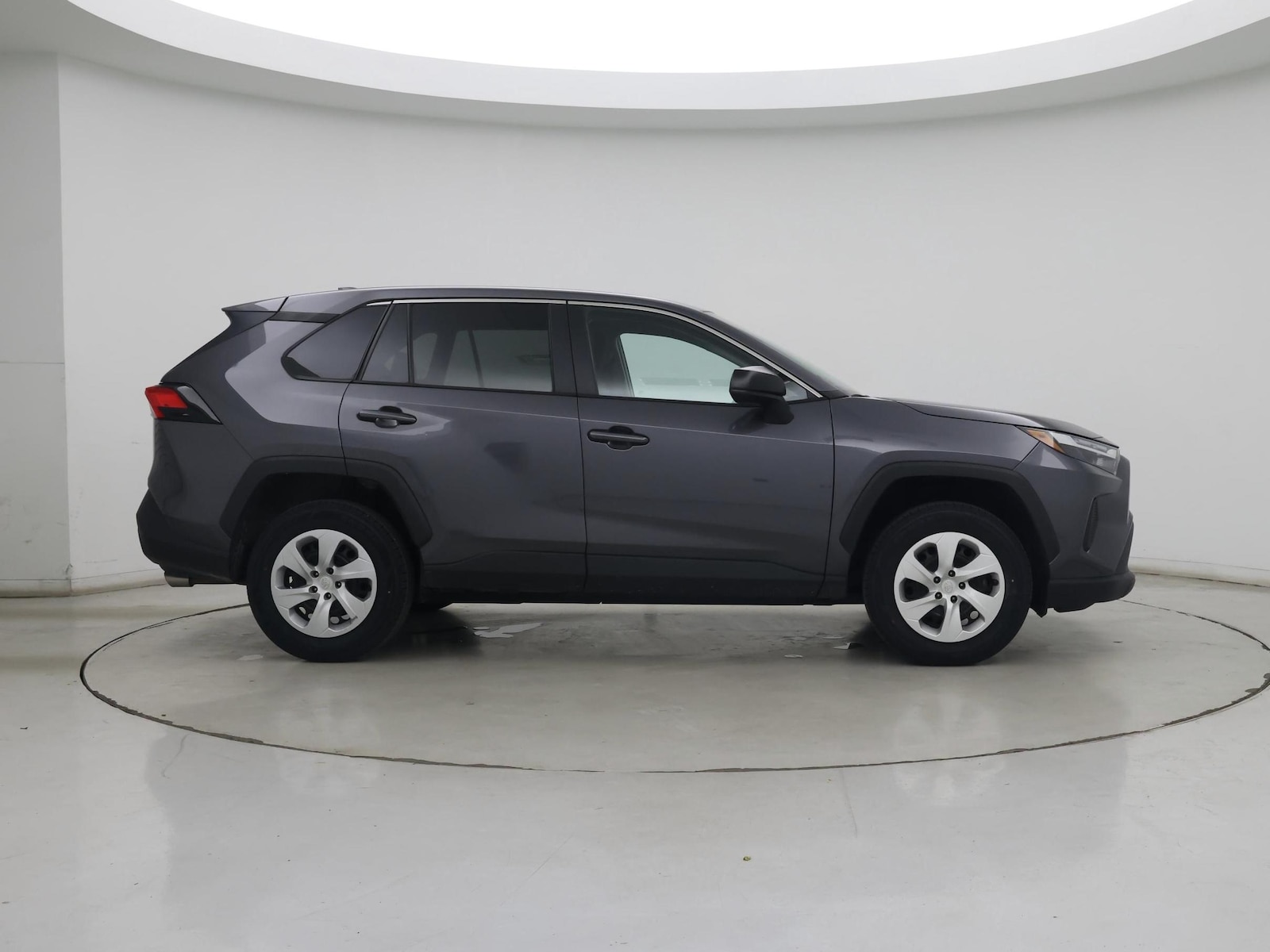 2024 Toyota RAV4 LE - Photo 8