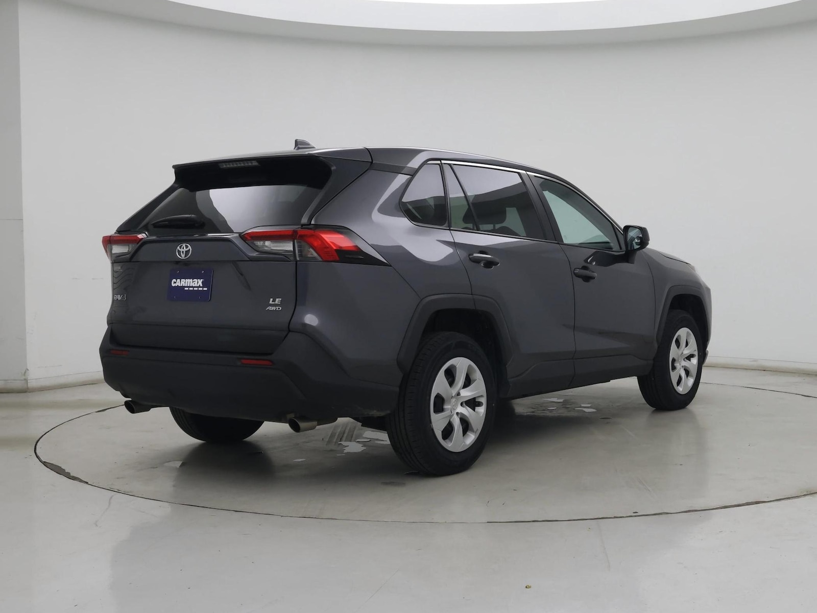 2024 Toyota RAV4 LE - Photo 9