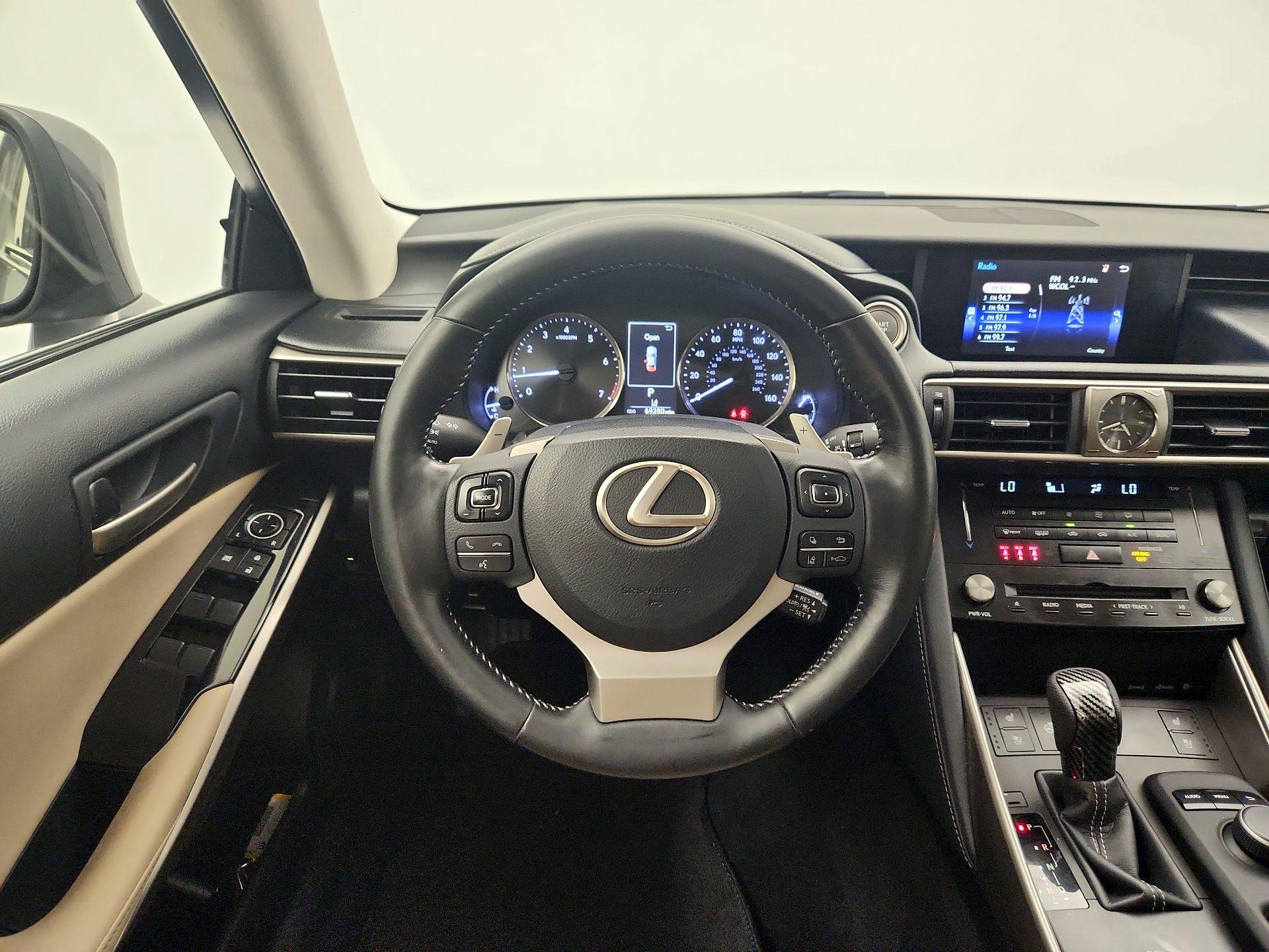 Thumbnail: 2017 Lexus IS - 10