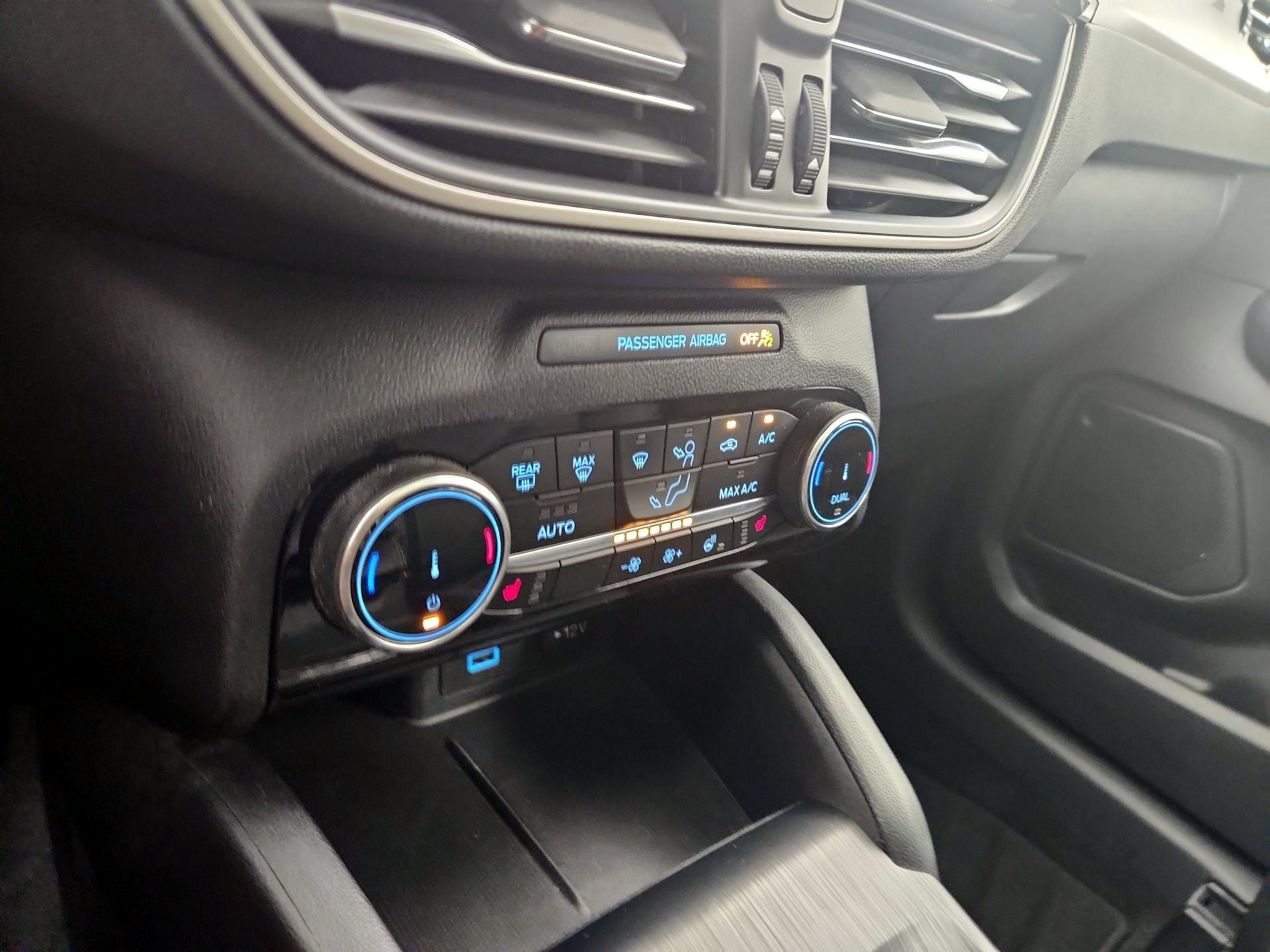 Thumbnail: 2022 Ford Escape - 16