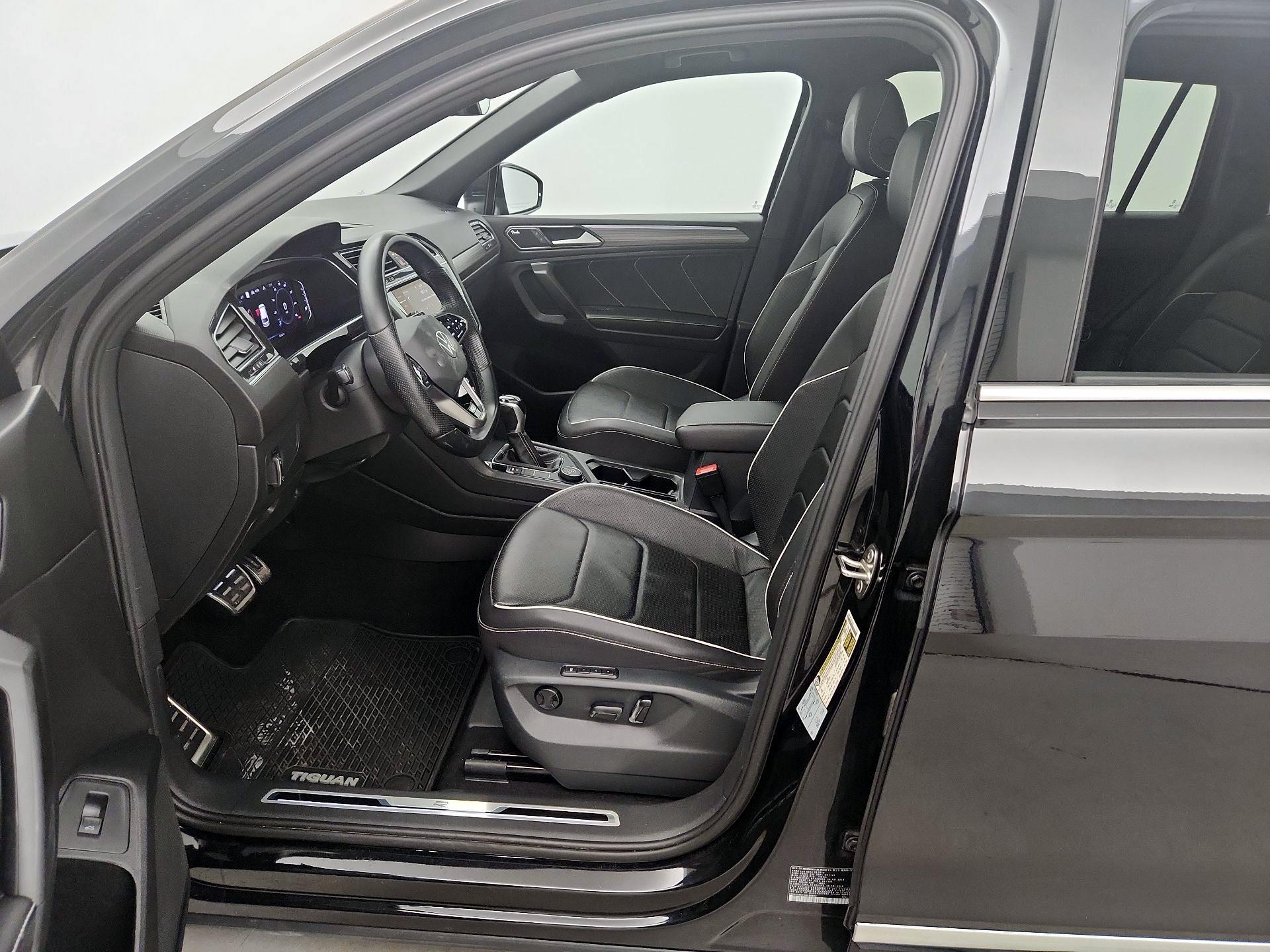 Thumbnail: 2022 Volkswagen Tiguan - 11