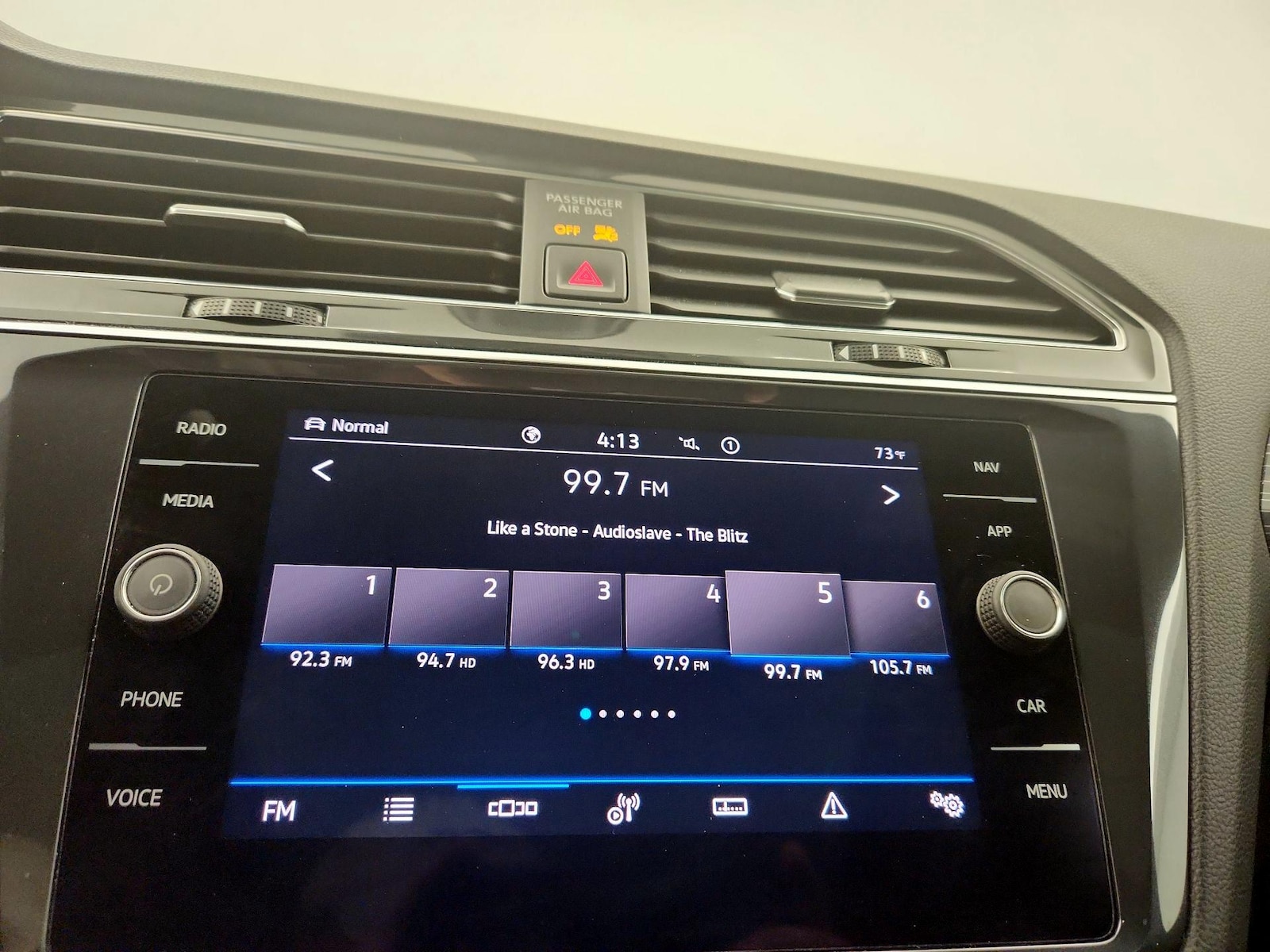 2022 Volkswagen Tiguan SEL R-LINE - Photo 16