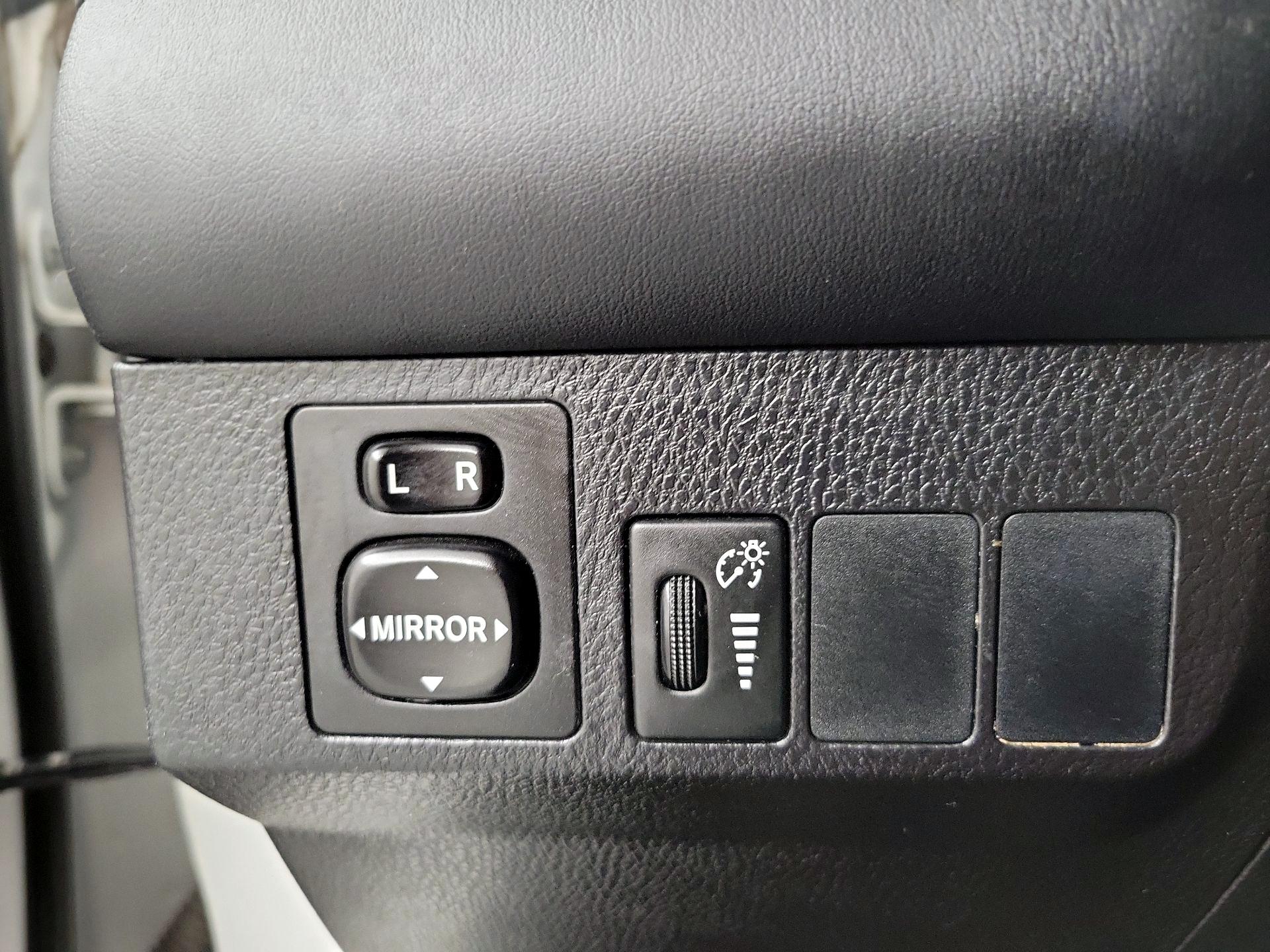 Thumbnail: 2016 Toyota RAV4 - 11