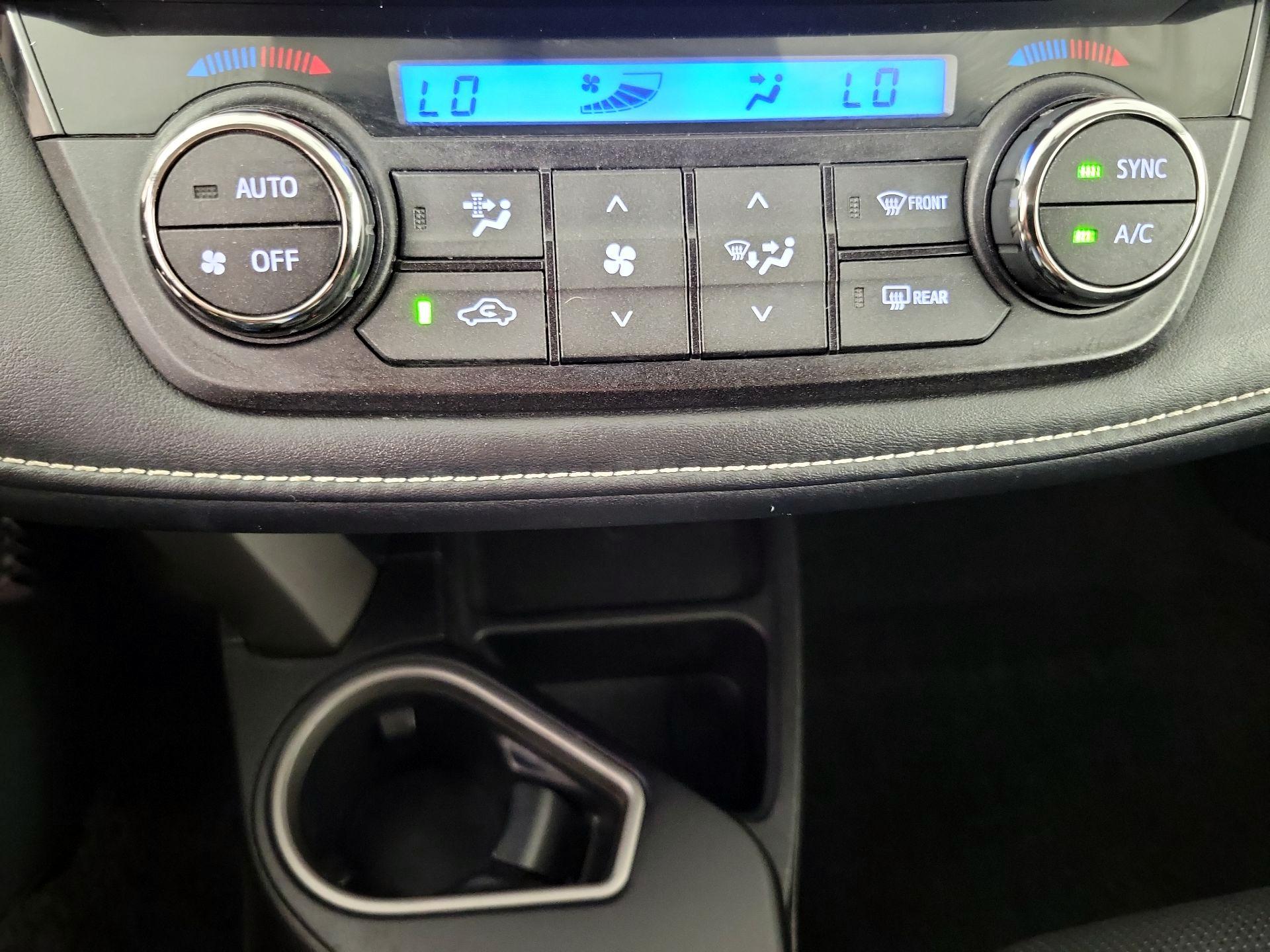 Thumbnail: 2016 Toyota RAV4 - 14