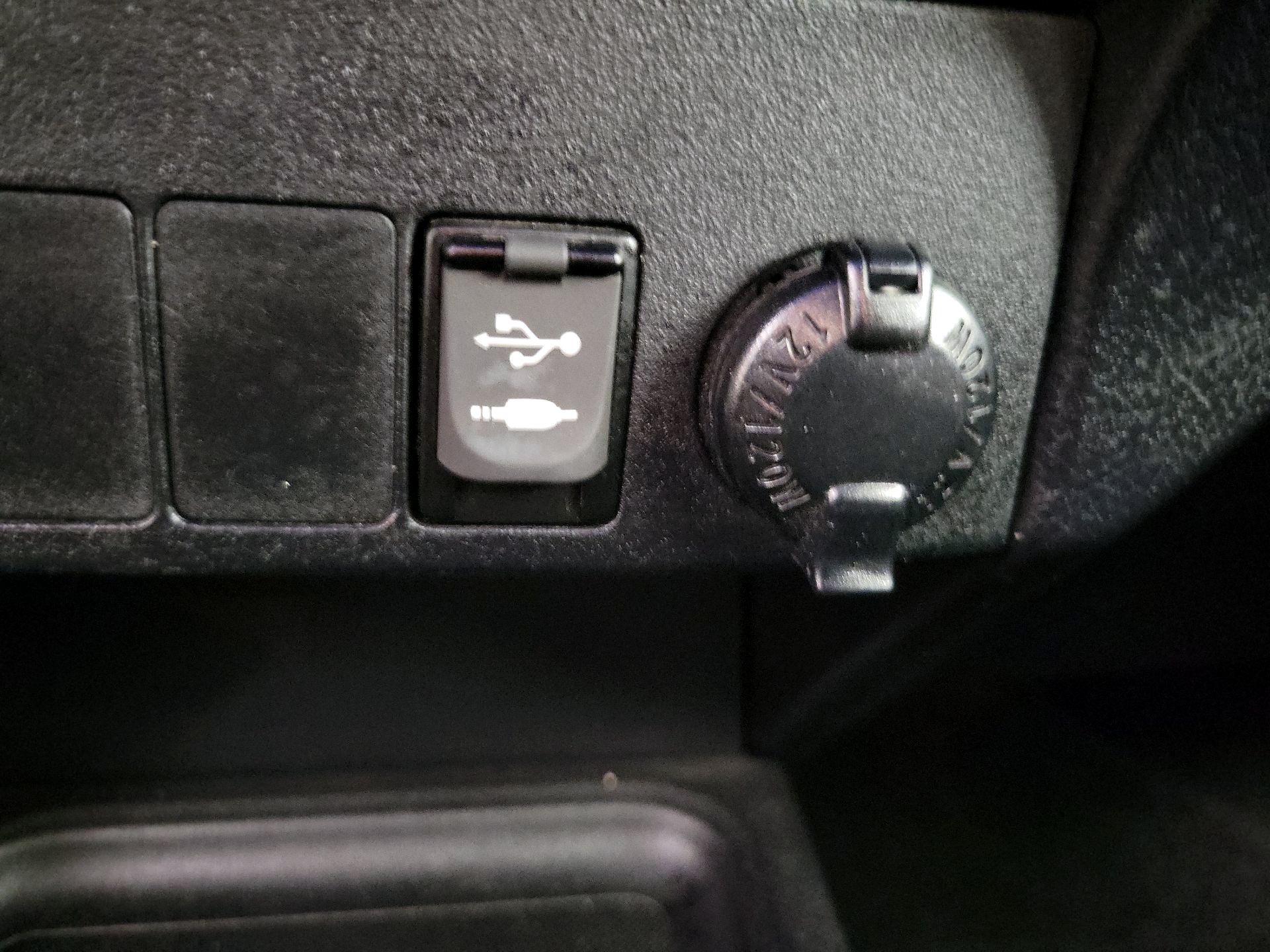 Thumbnail: 2016 Toyota RAV4 - 16