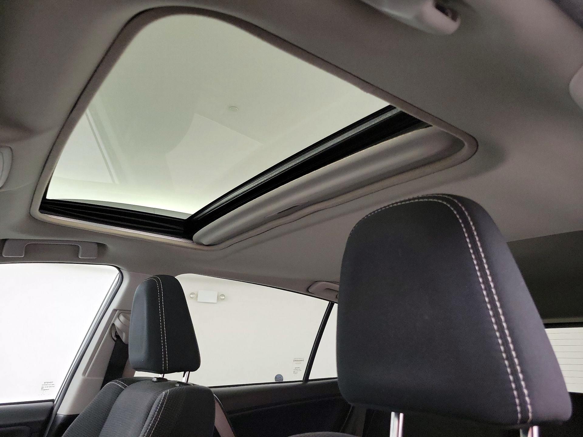 Thumbnail: 2016 Toyota RAV4 - 17