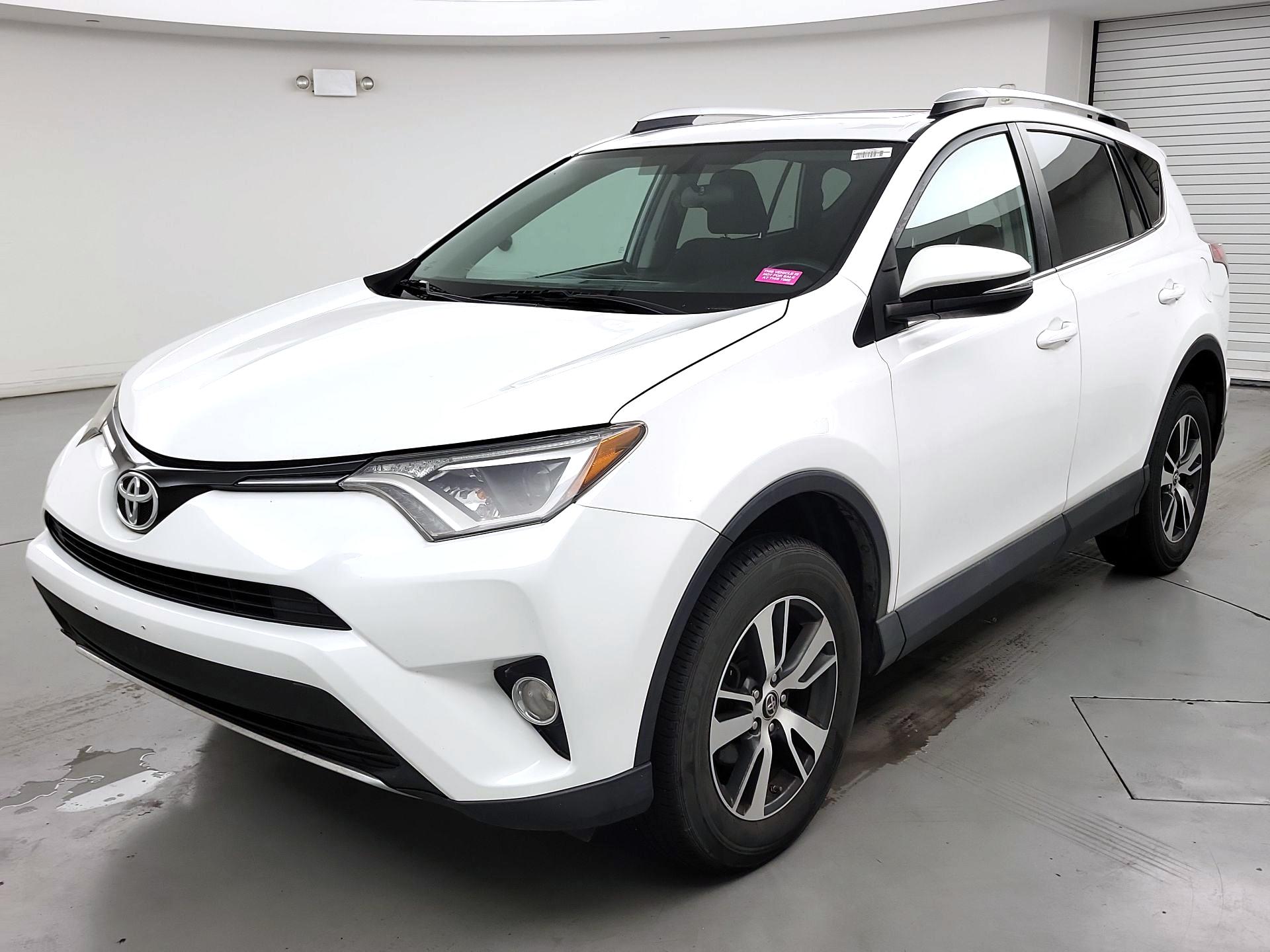 Thumbnail: 2016 Toyota RAV4 - 3