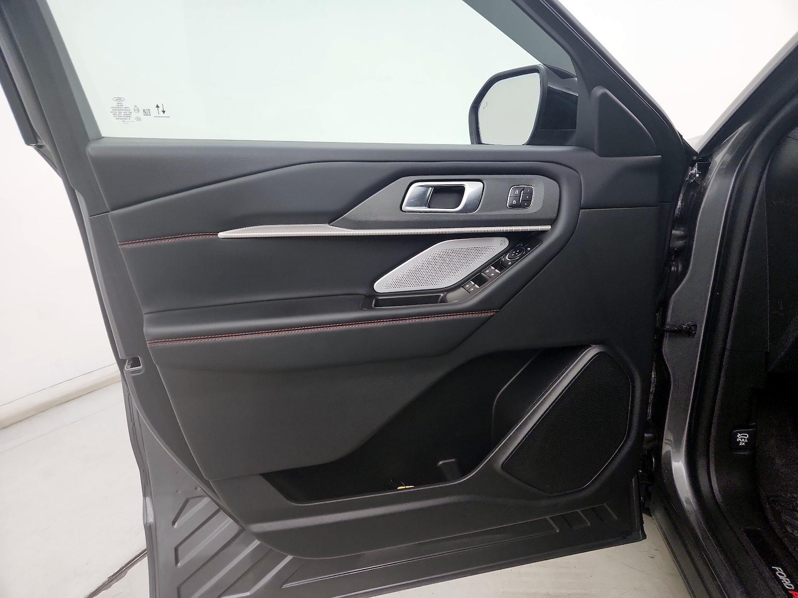 2025 Ford Explorer ST - Photo 11